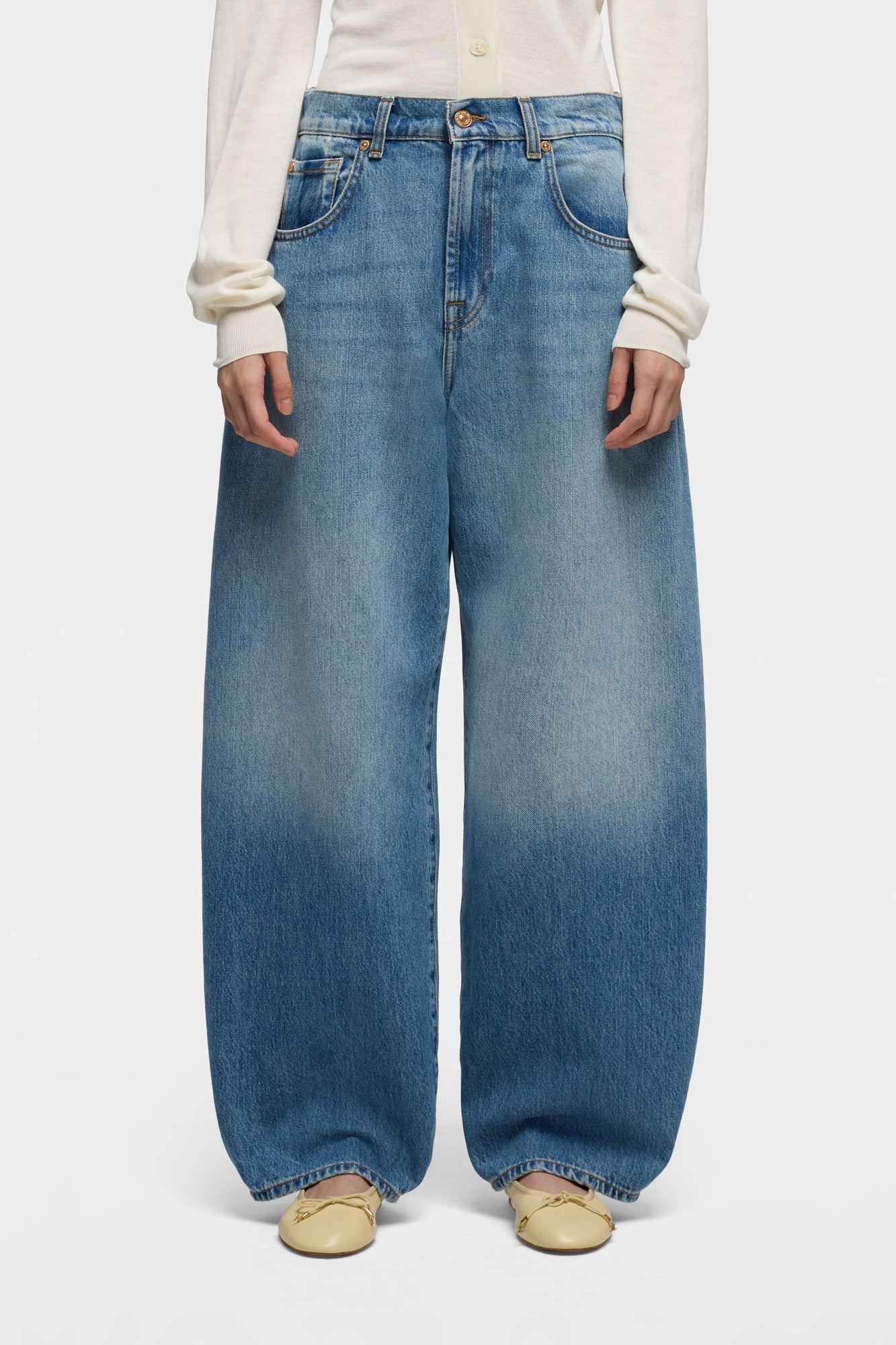 7-for-all-mankind-bonnie-curvilinear-skyfrost-damen-barrel-jeans image 3