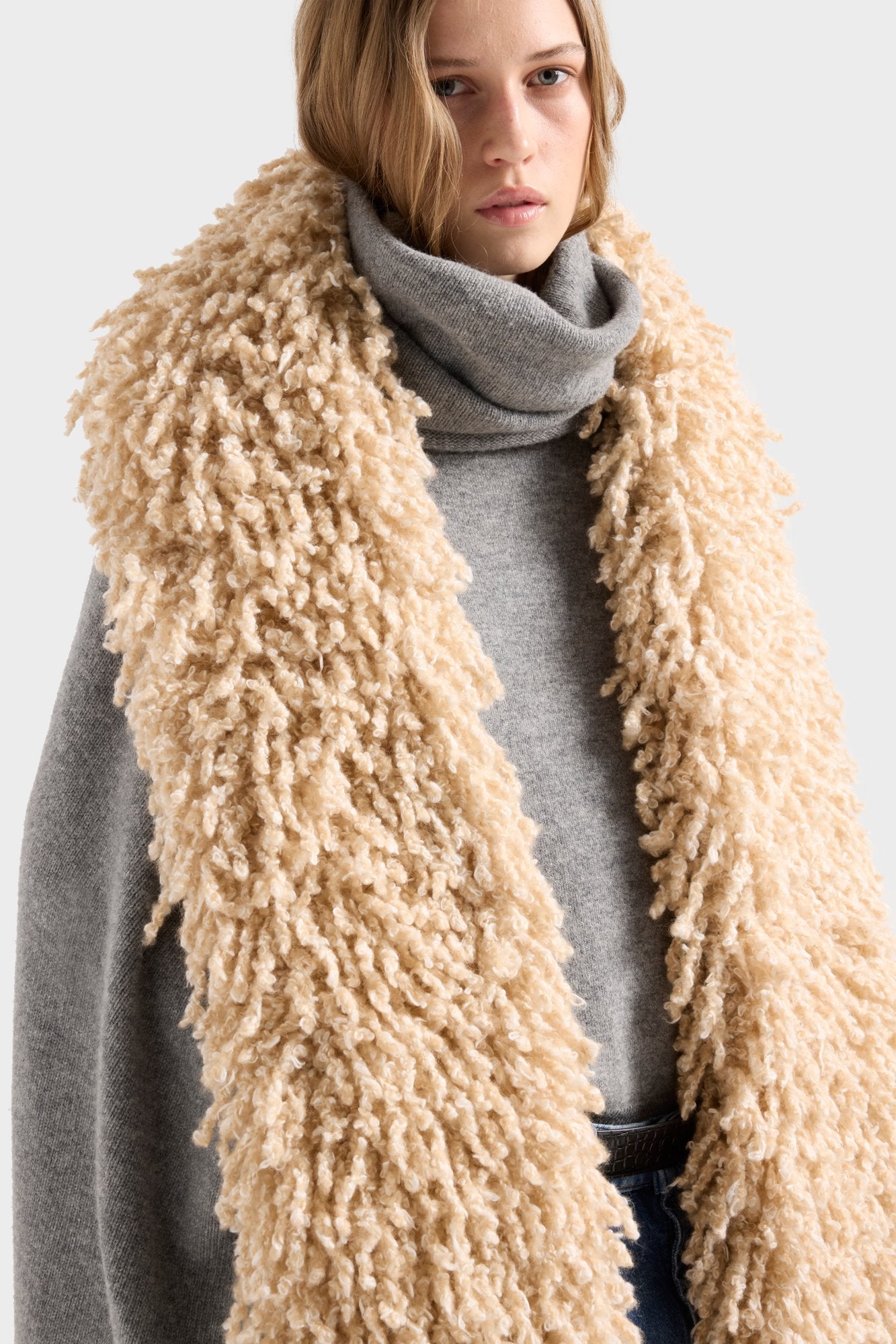 7-for-all-mankind-high-neck-shawl-sweater-in-wool-stone-umhangpullover image 4