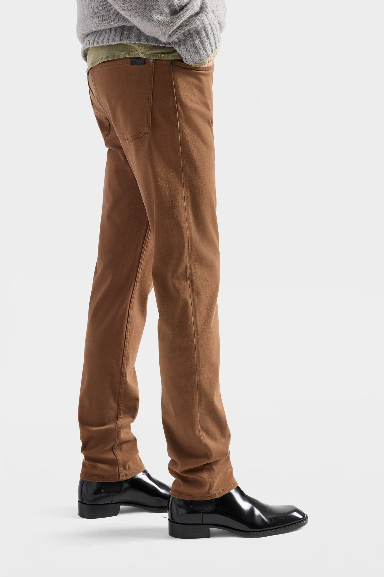 7-for-all-mankind-slimmy-luxe-performance-sateen-herren-hose-in-maka image 6