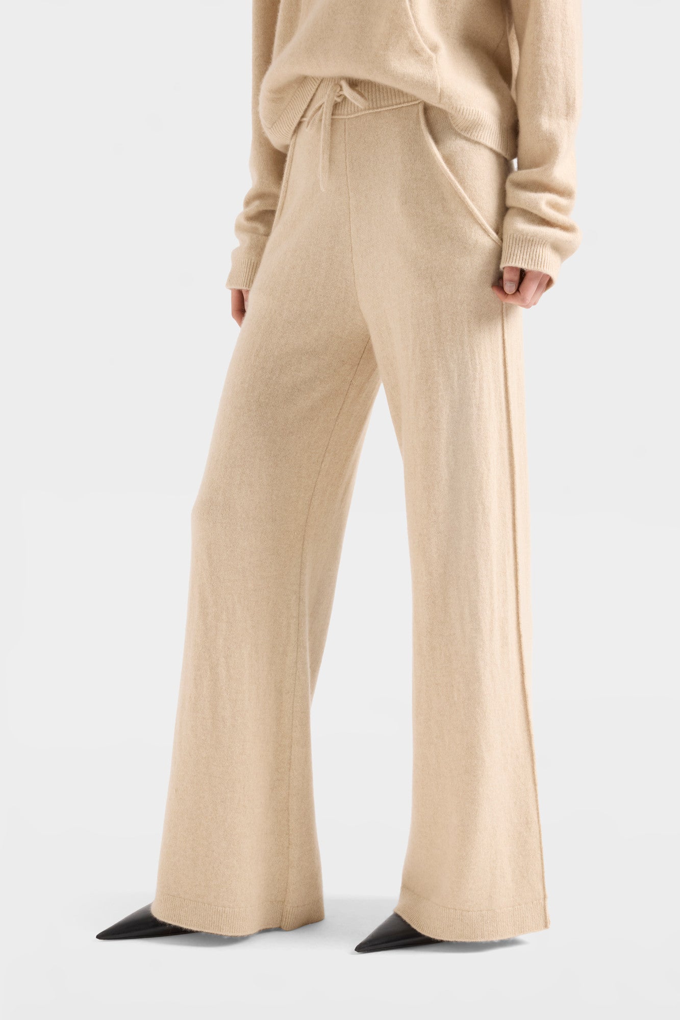 7-for-all-mankind-jogger-hose-cashmere-birch image 6