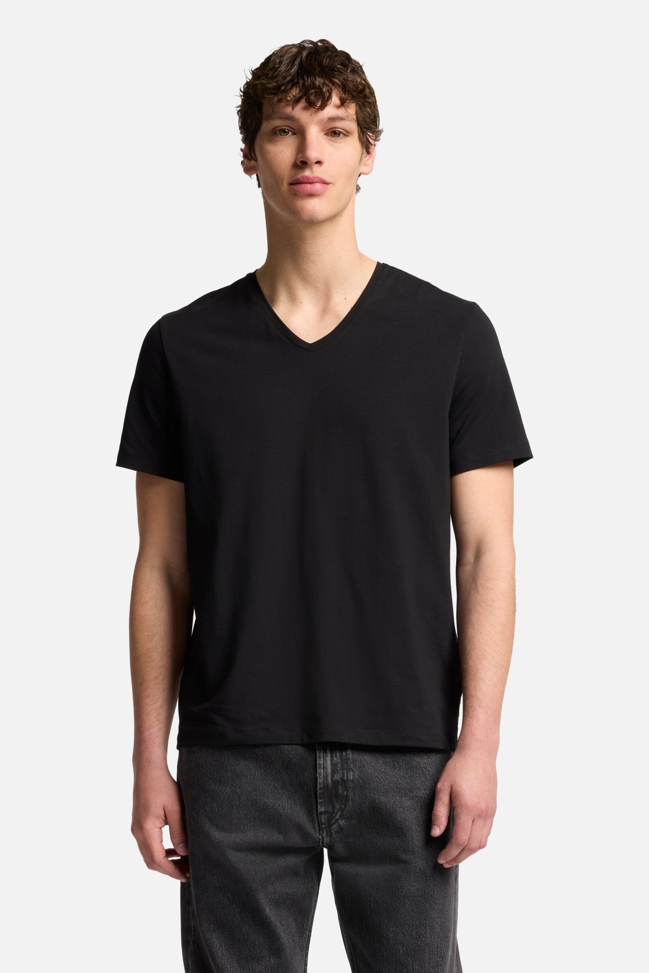 7-for-all-mankind-luxe-performance-v-neck-t-shirt-black-herren image 3