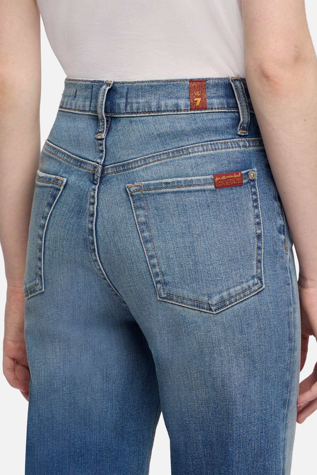 7-for-all-mankind-tailorless-modern-dojo-flare-jeans-slim-illusion-faded-echo-da image 4