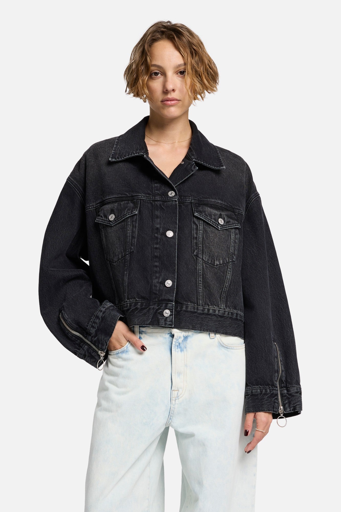 7-for-all-mankind-mankind-oli-cropped-trucker-jacke-hustle-schwarz image 2