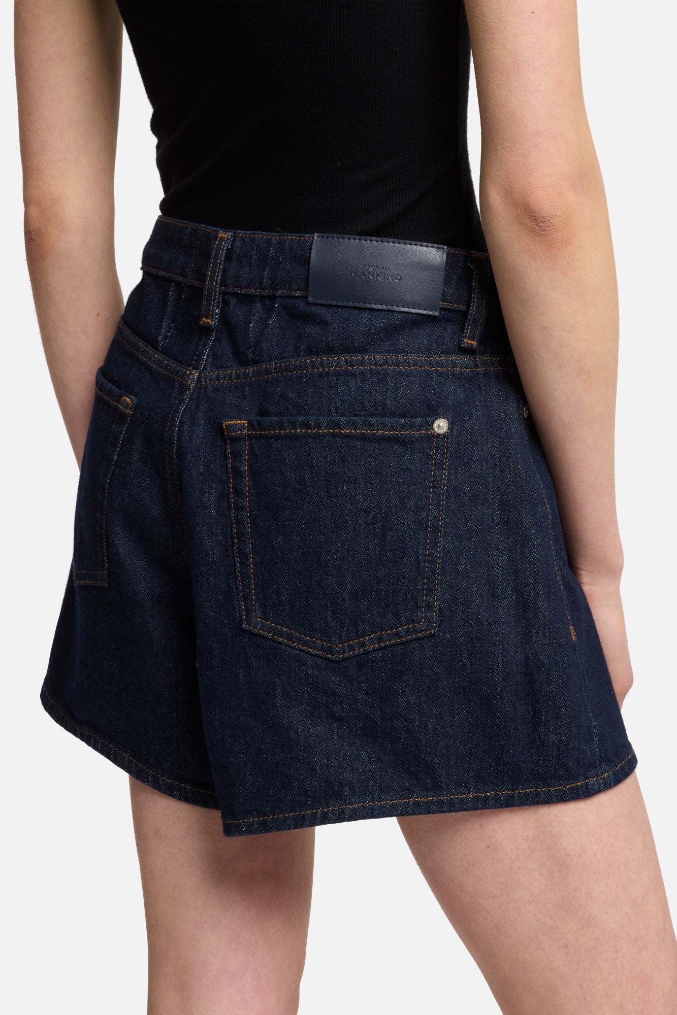 7-for-all-mankind-kori-shorts-in-smoove-damen-denim-shorts image 7