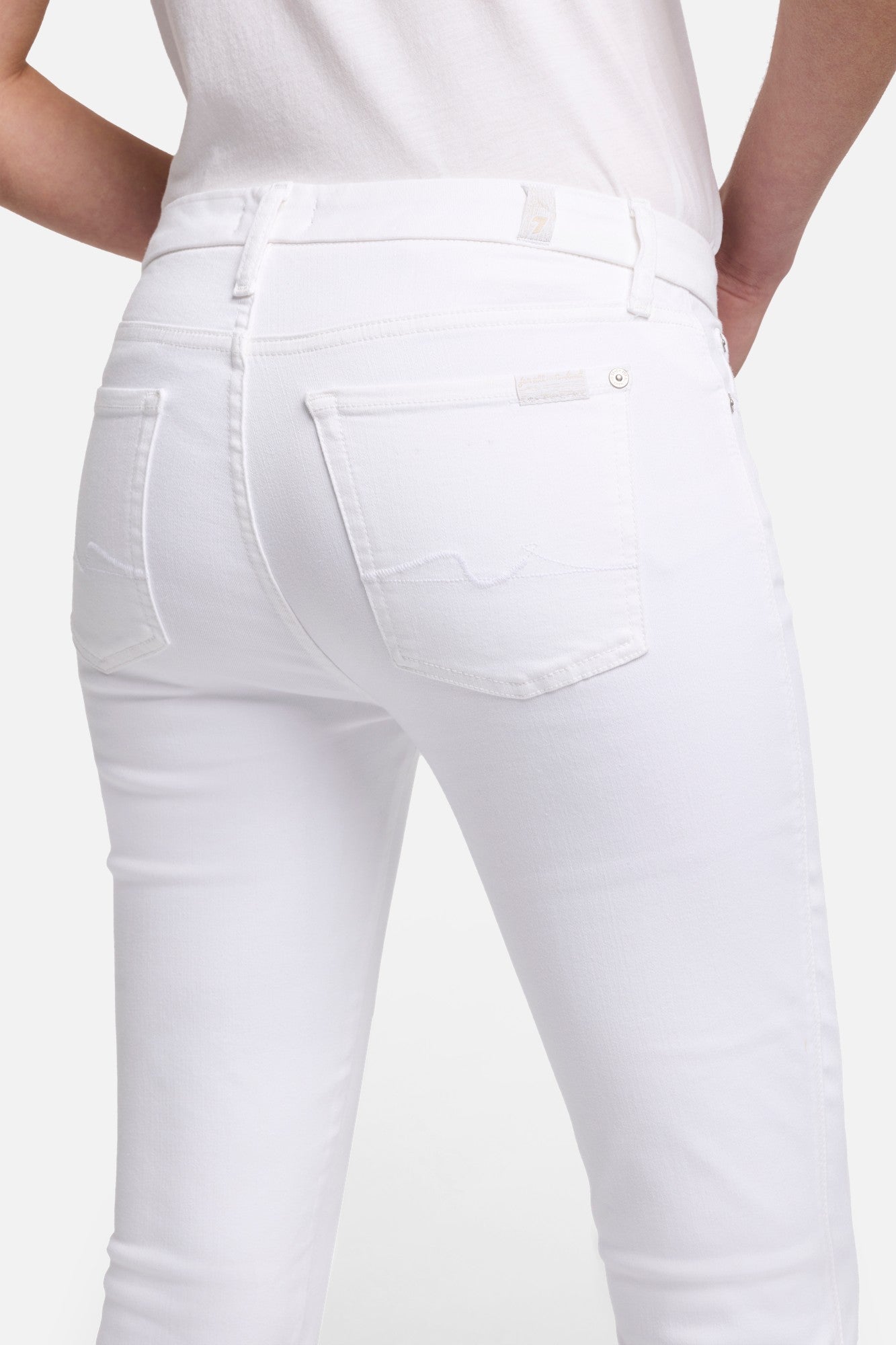7-for-all-mankind-slim-illusion-kimmie-straight-jeans-luxe-white image 4