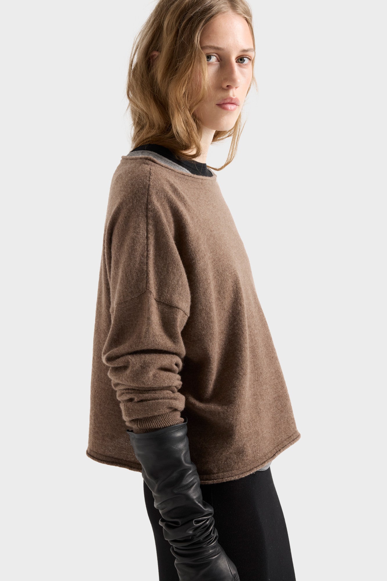 7-for-all-mankind-boat-neck-cropped-sweater-pullover-in-wool-seashell image 6