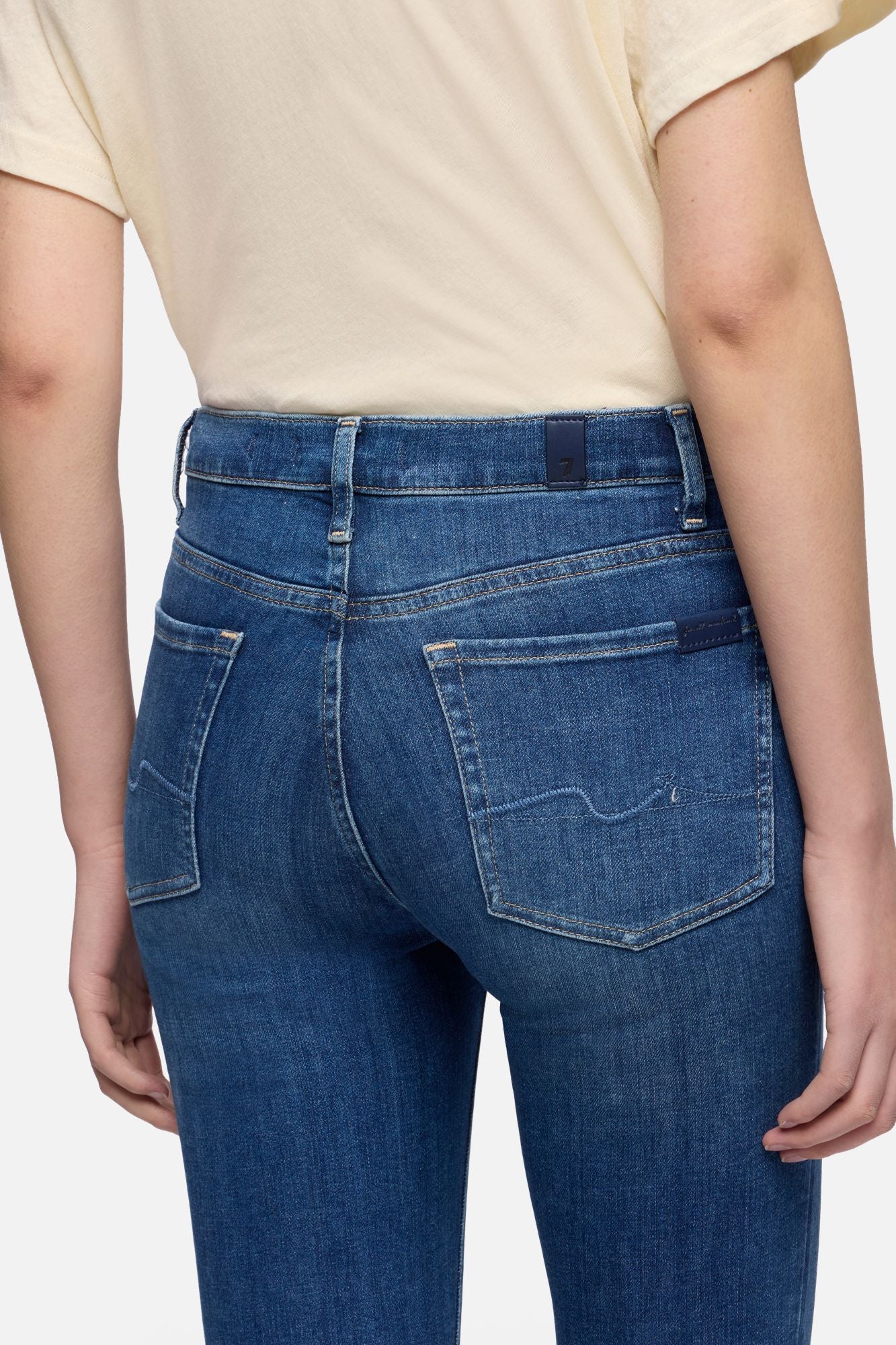 7-for-all-mankind-high-waist-skinny-crop-jeans-saturday image 4