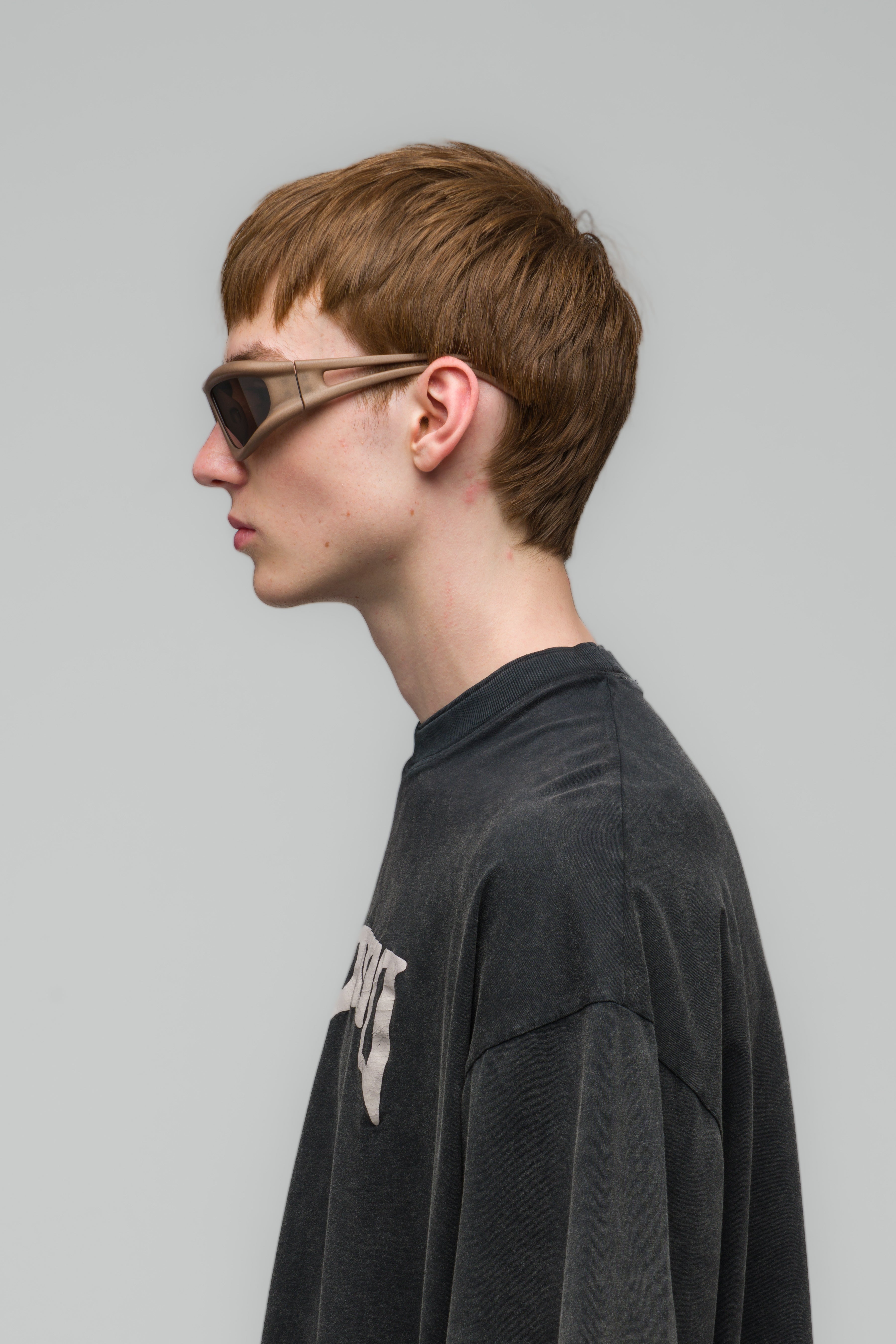 mykita-032c-marfa-sonnenbrille-cashmere-grey-unisex image 7