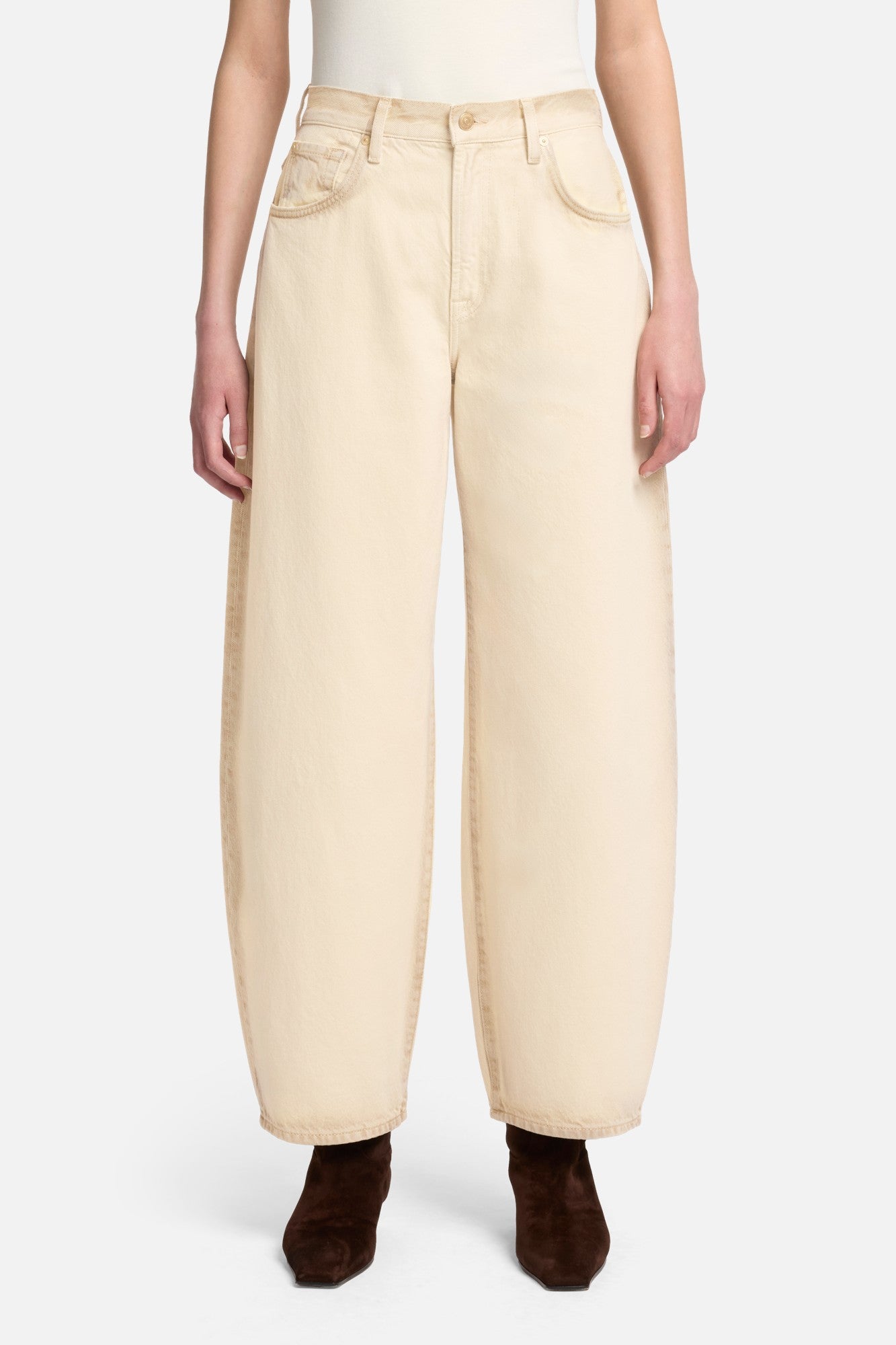 7-for-all-mankind-bonnie-barrel-leg-jeans-in-sand-beach image 3