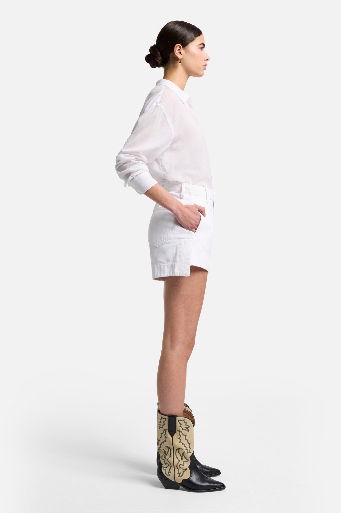 7-for-all-mankind-denim-tailored-short-damen-shorts-in-brilliant-white image 6