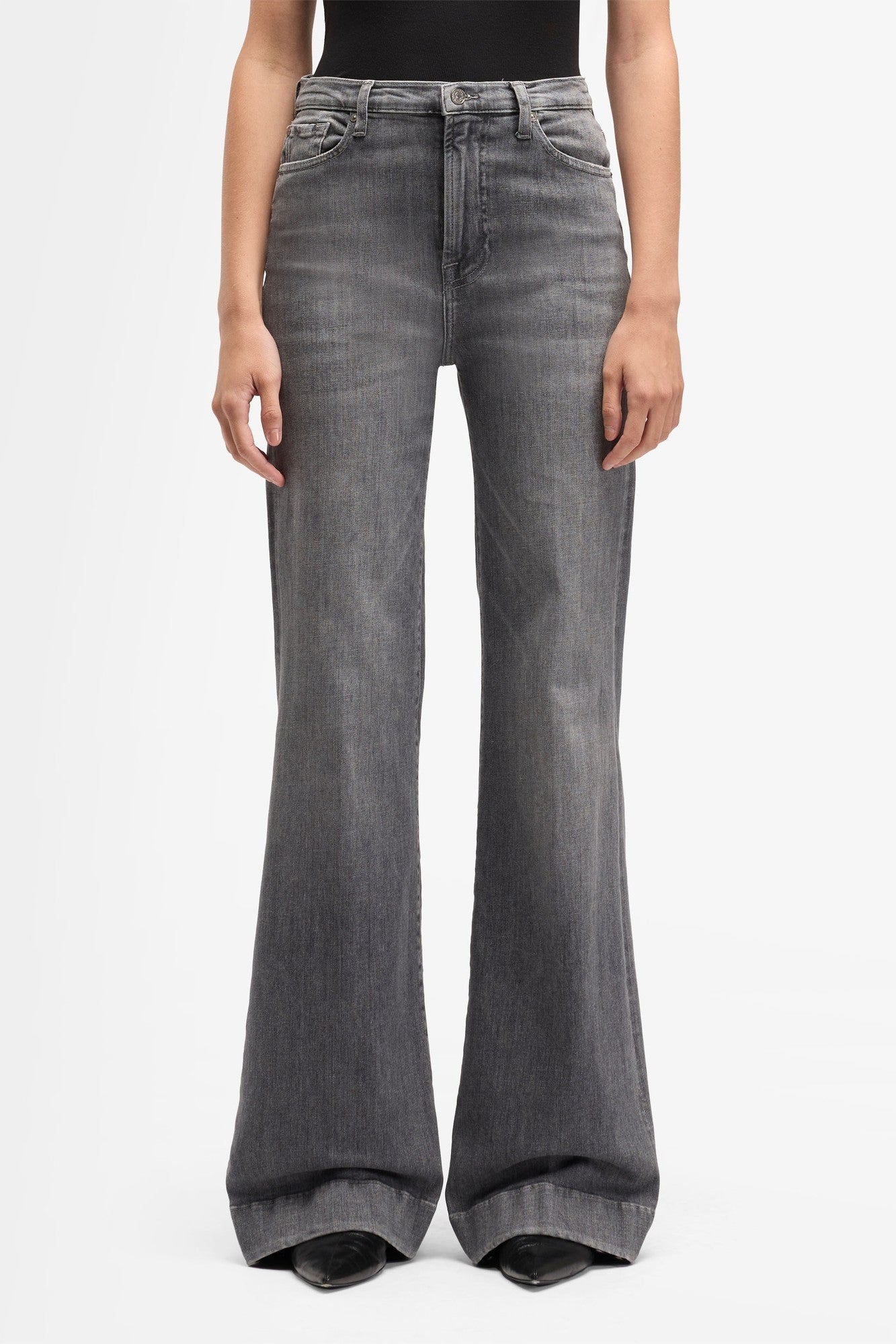 7-for-all-mankind-modern-dojo-flare-jeans-in-slim-illusion-soho-grey image 3
