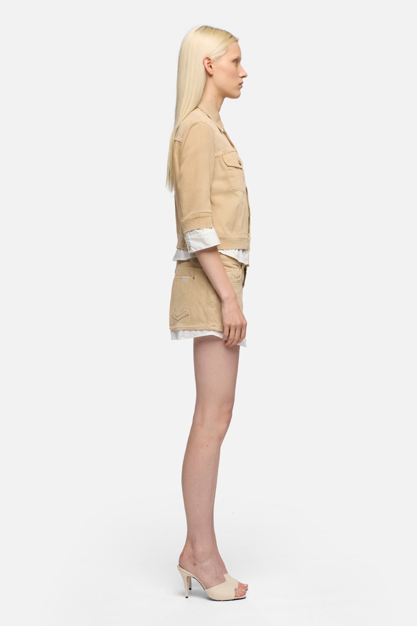 7-for-all-mankind-short-sleeve-trucker-jacket-damen-jeansjacke-in-sand-dune image 6