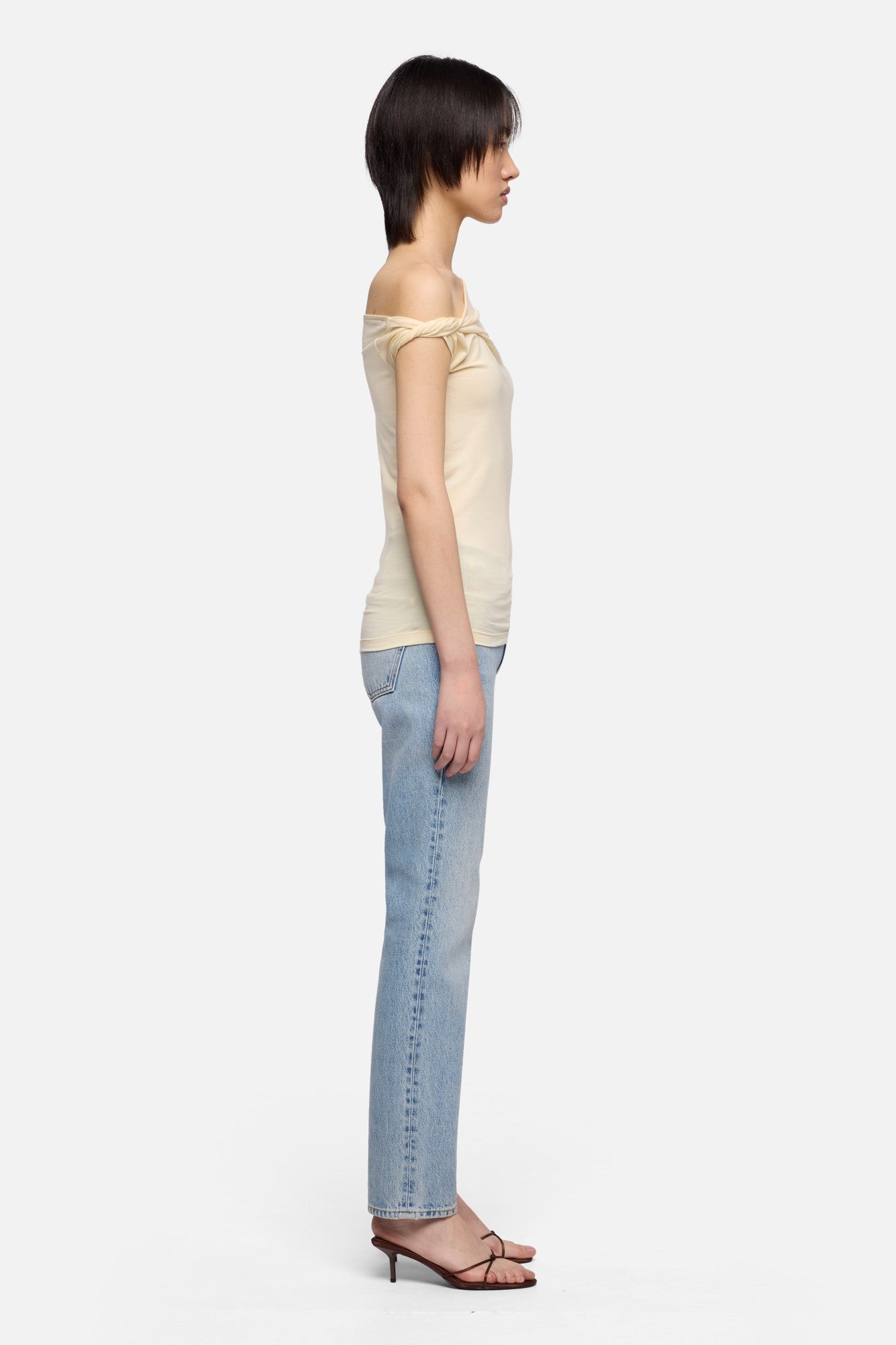 7-for-all-mankind-twisted-shoulder-tee-damen-t-shirt-in-lyocell-glaze-buttermilk image 6