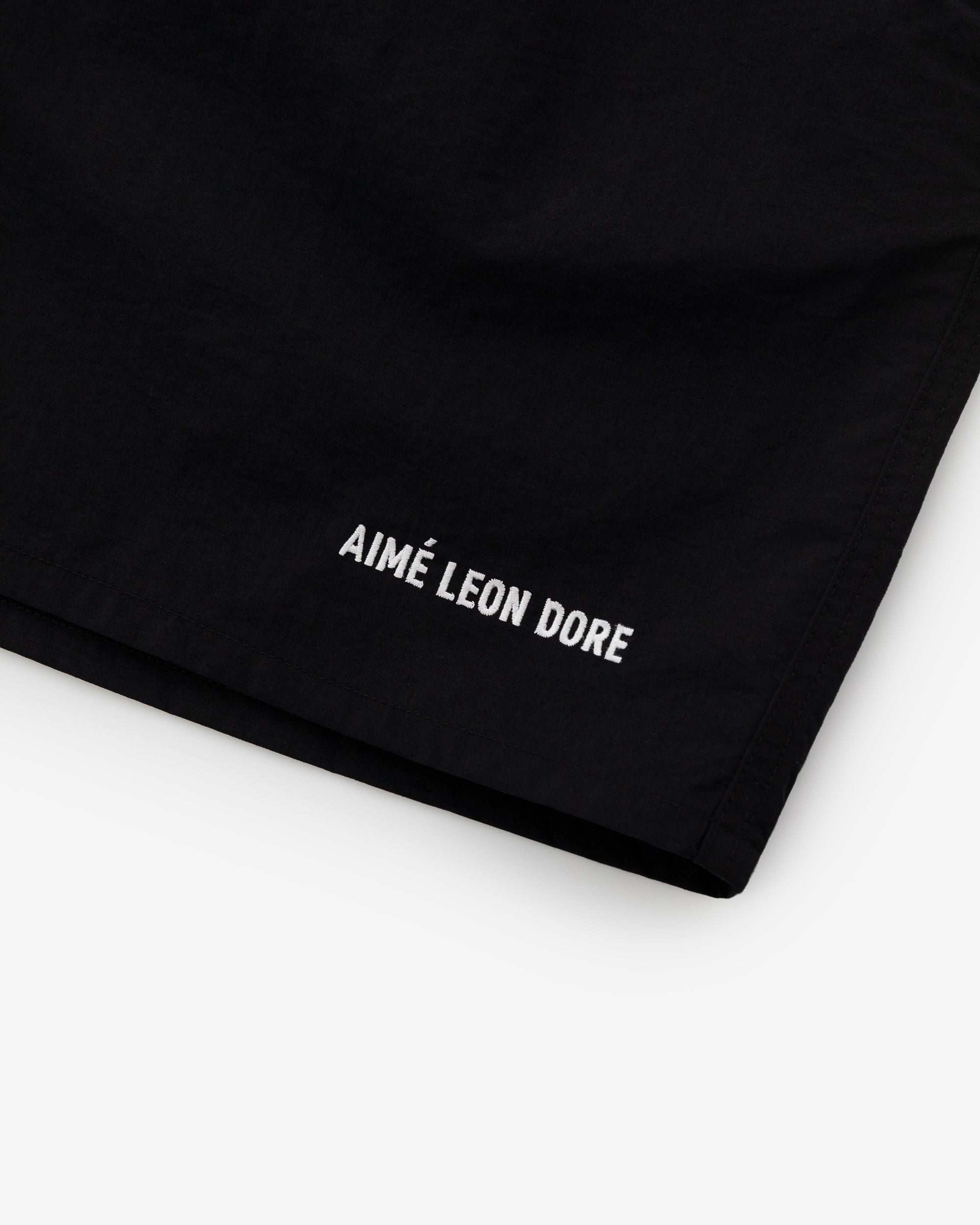 aim-leon-dore-logo-swim-short-badeshorts-schwarz-5-inseam image 3