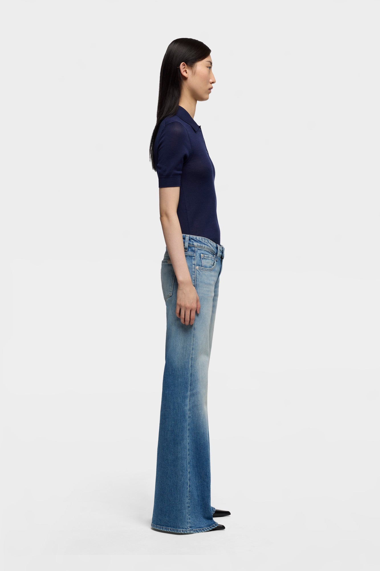 7-for-all-mankind-low-flare-jeans-denim-blue-haze image 6