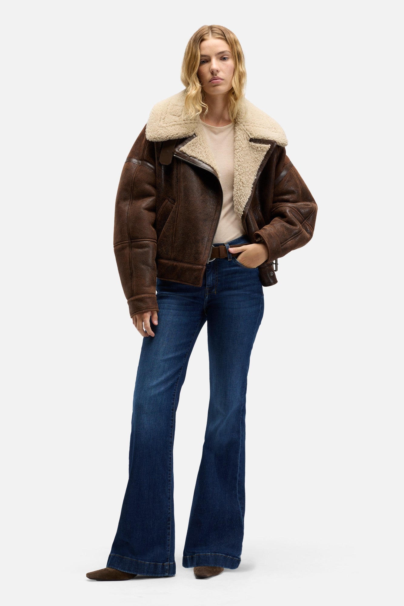7-for-all-mankind-slim-illusion-dojo-rebellion-damen-flare-jeans image 2