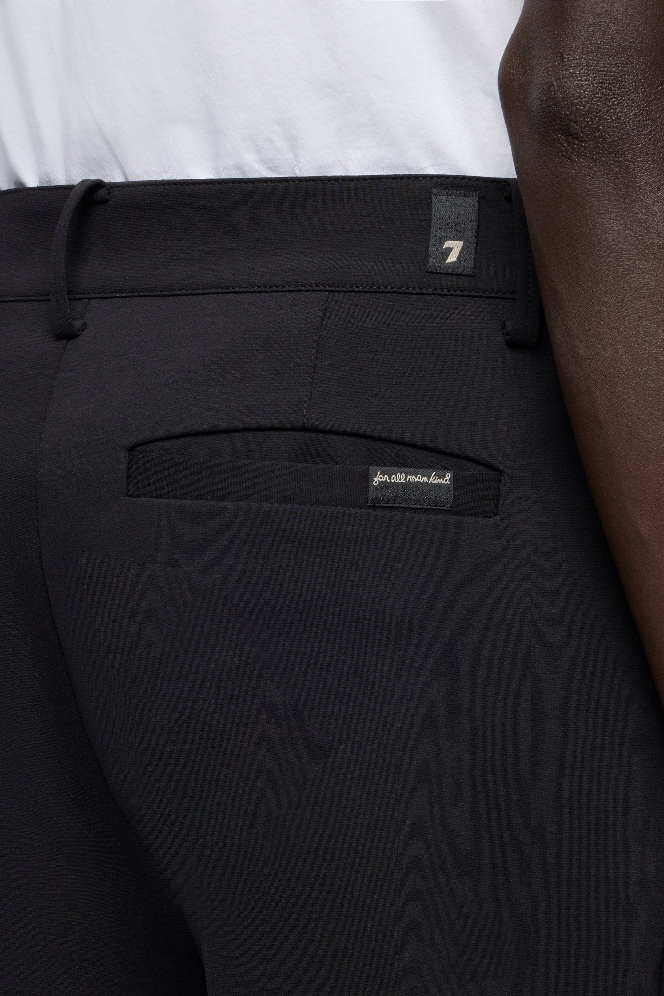 7-for-all-mankind-pleated-trouser-luxe-performance-knit-hose-schwarz image 4