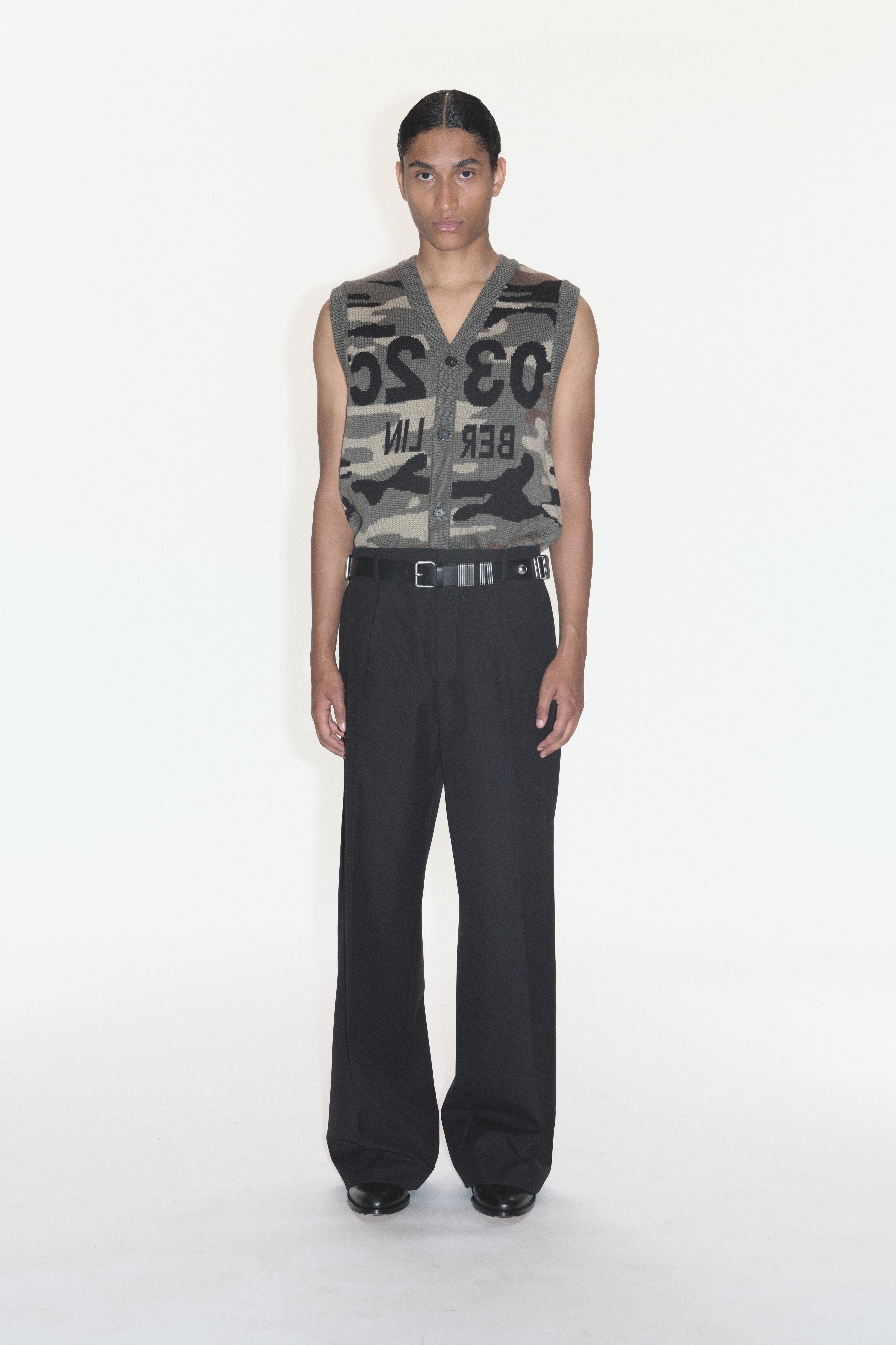 032c-selfie-vest-herren-merino-strickweste-camouflage image 2