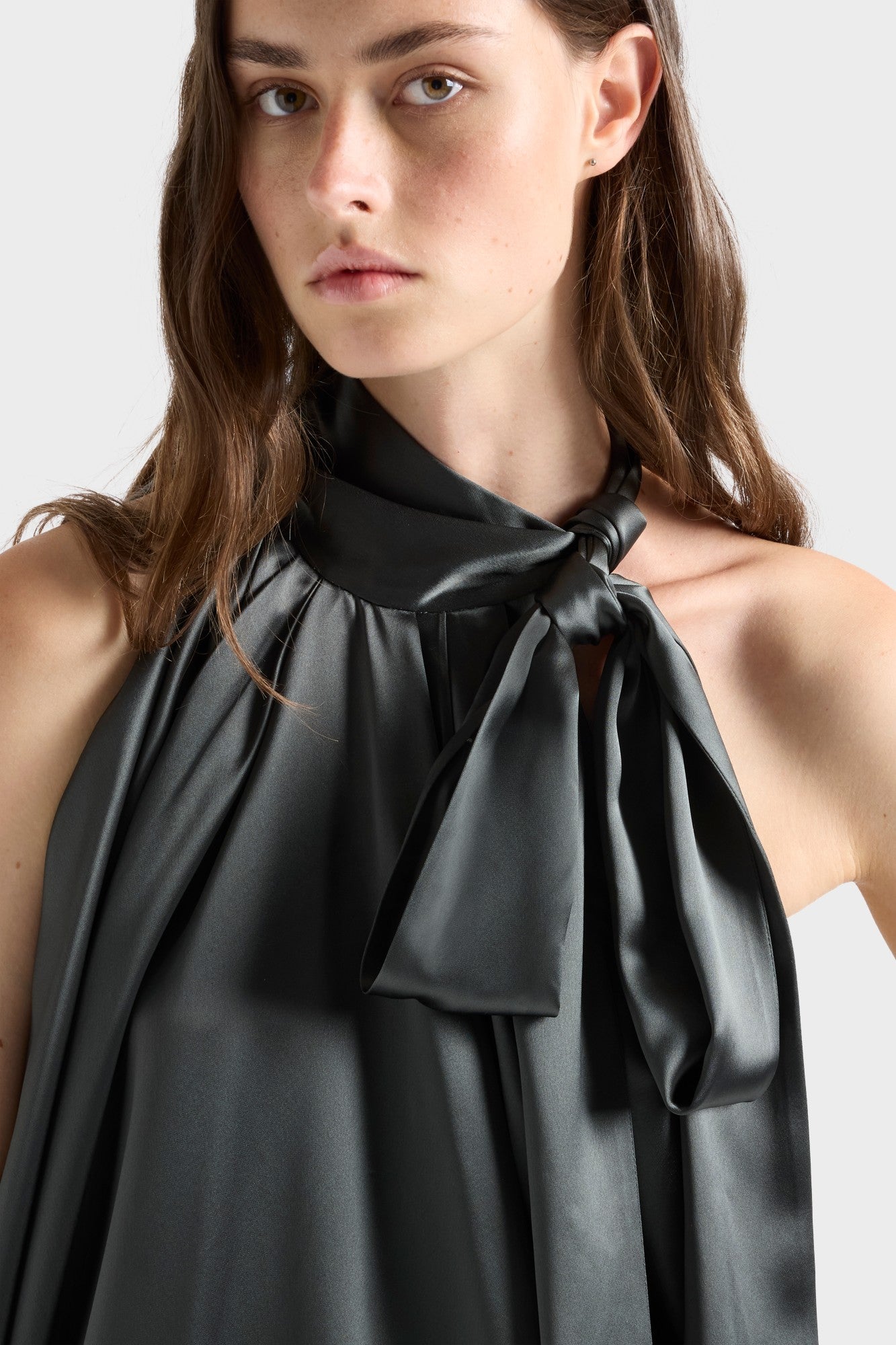 7-for-all-mankind-petal-mini-dress-satin-quicksilver-mini-kleid-grau image 4