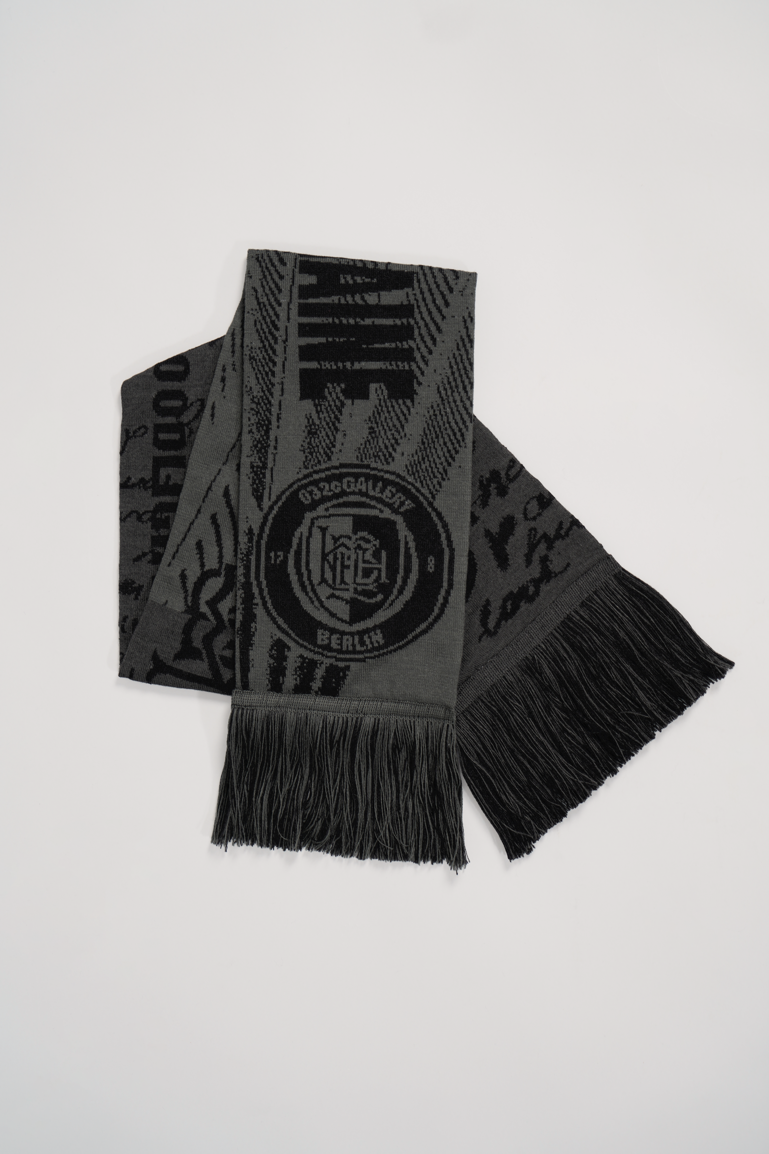 032c-blackhaine-sponsor-scarf-jacquard-schal-mit-fransen image 3