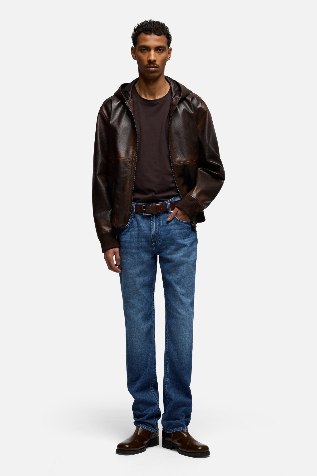 7-for-all-mankind-the-straight-herren-jeans-in-silk-denim-cosmos image 7