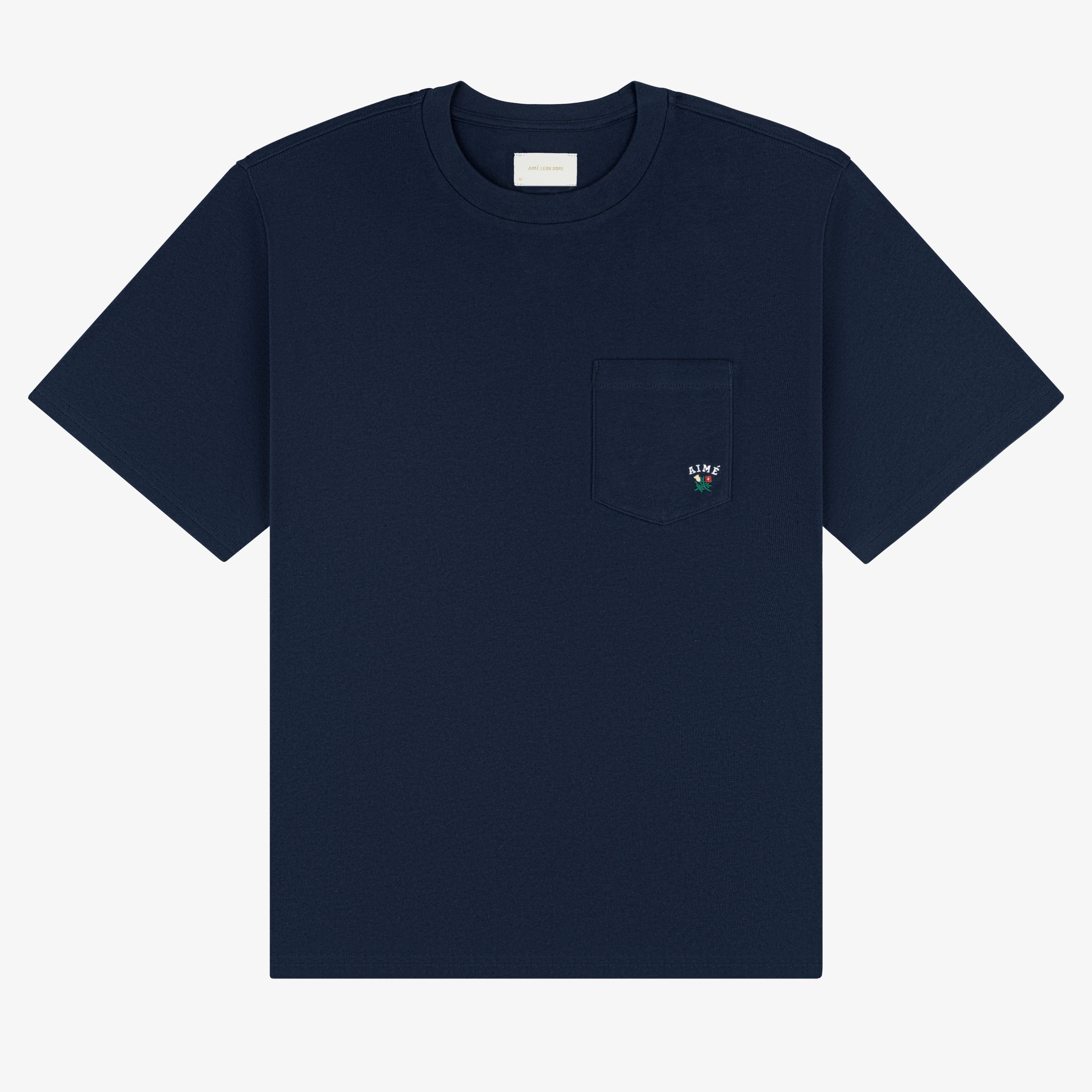 aim-leon-dore-crest-pocket-tee-herren-t-shirt-navy image 1