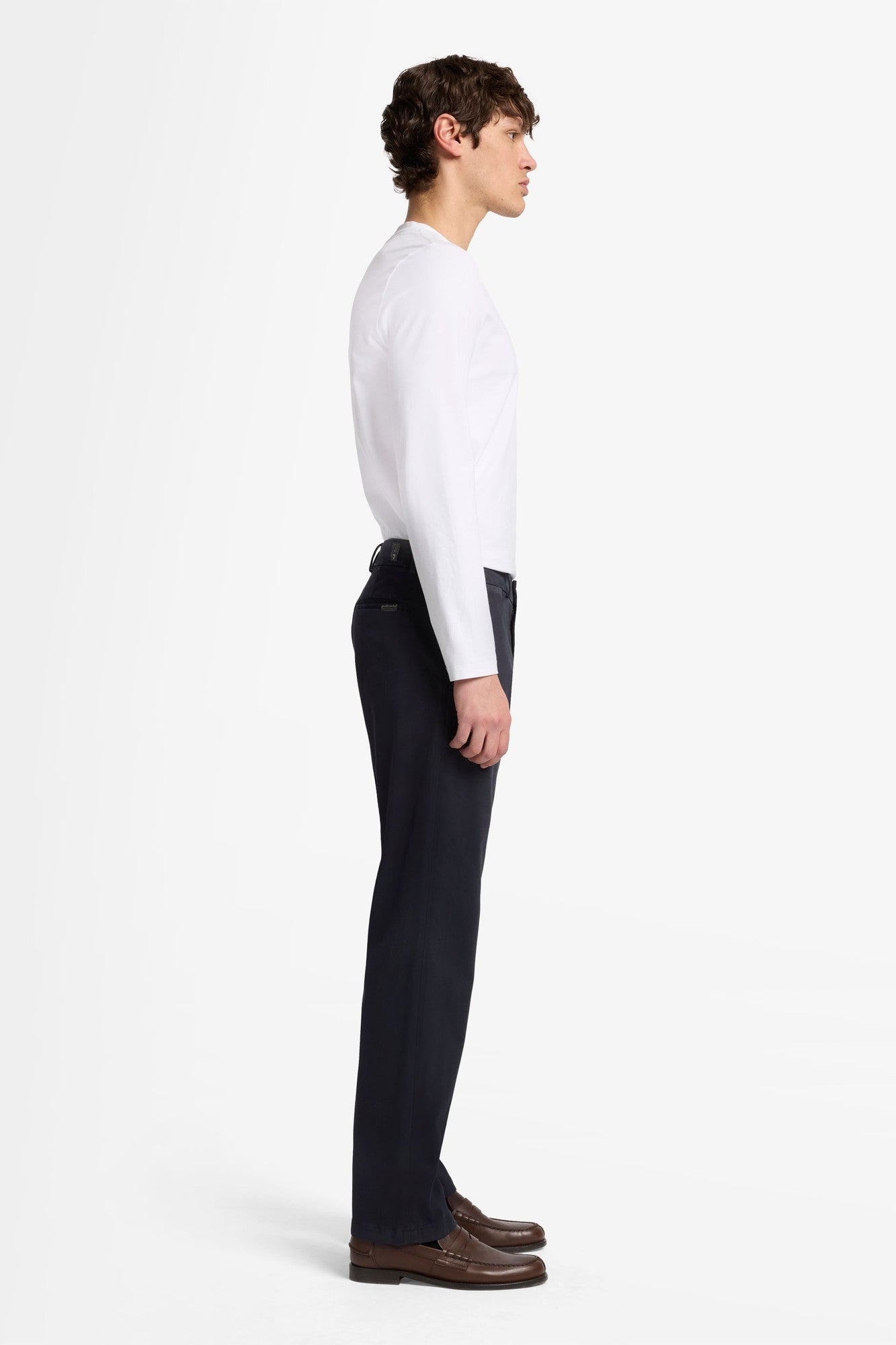 7-for-all-mankind-straight-chino-hose-luxe-performance-sateen-vulcan image 6