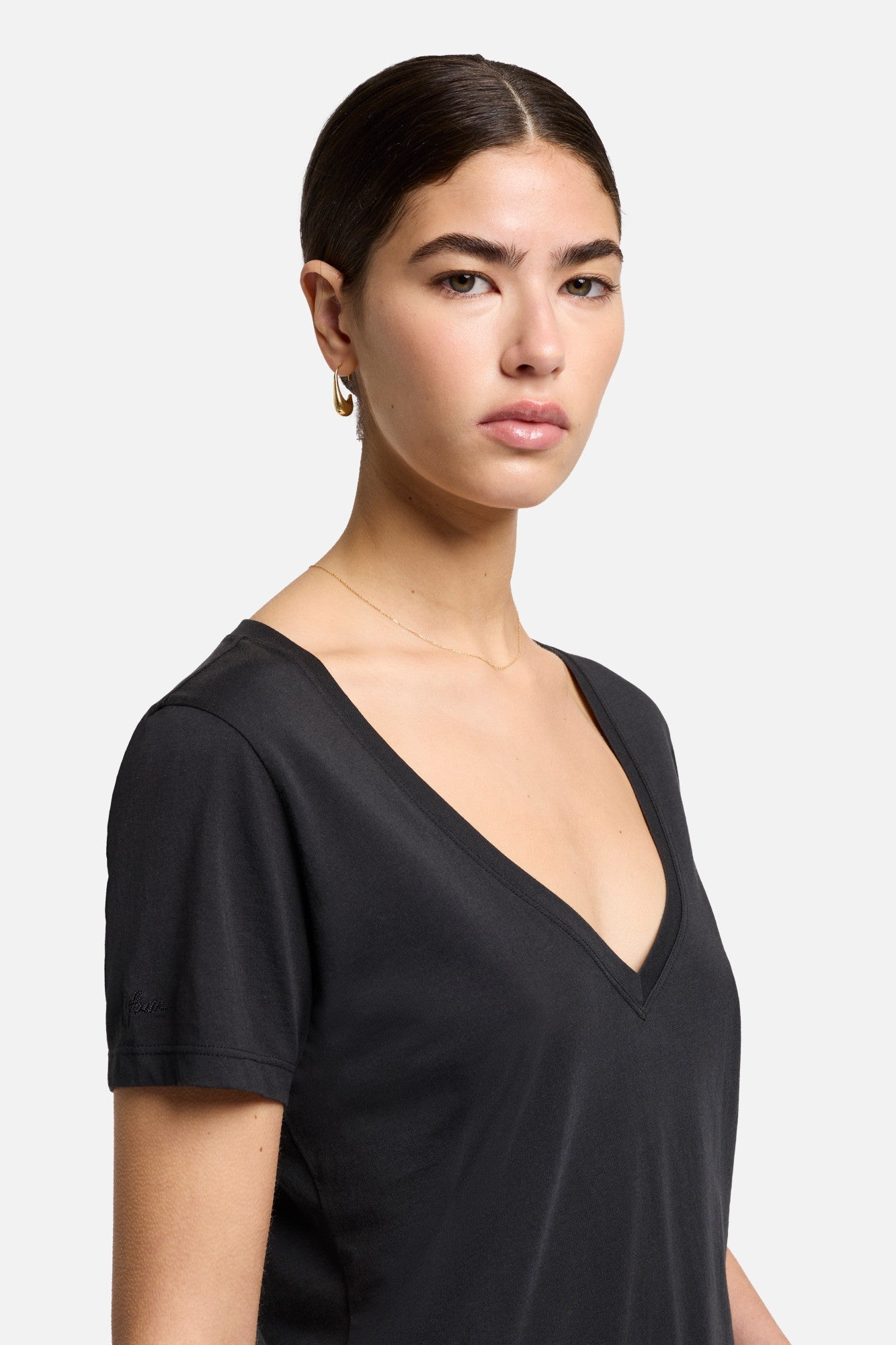 7-for-all-mankind-pima-cotton-easy-v-neck-t-shirt-in-moonless-night image 3