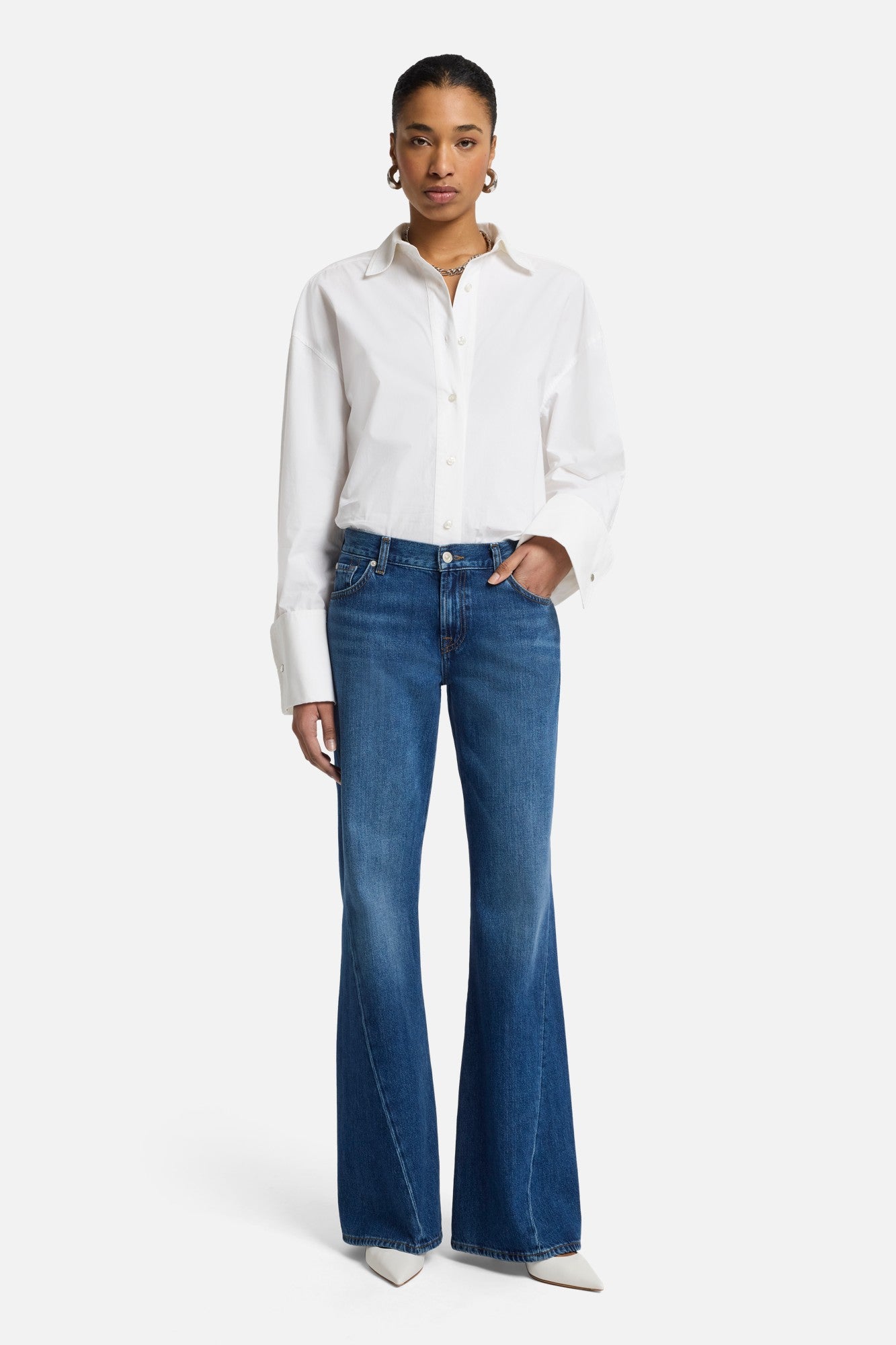 7-for-all-mankind-slim-illusion-twisted-seam-spencer-flare-mesa image 2