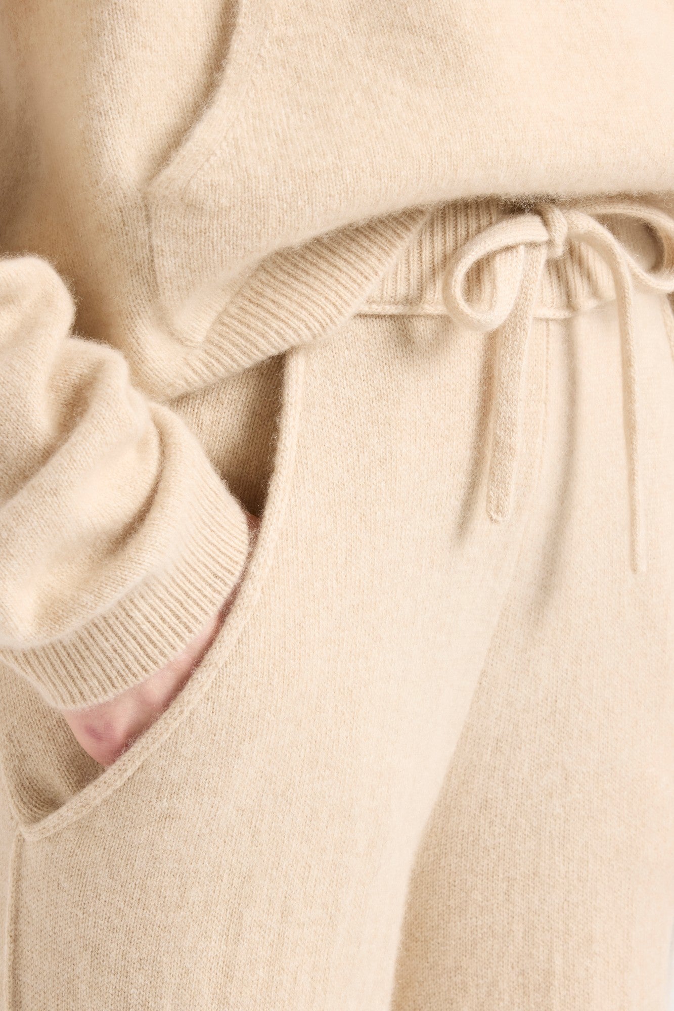7-for-all-mankind-jogger-hose-cashmere-birch image 4