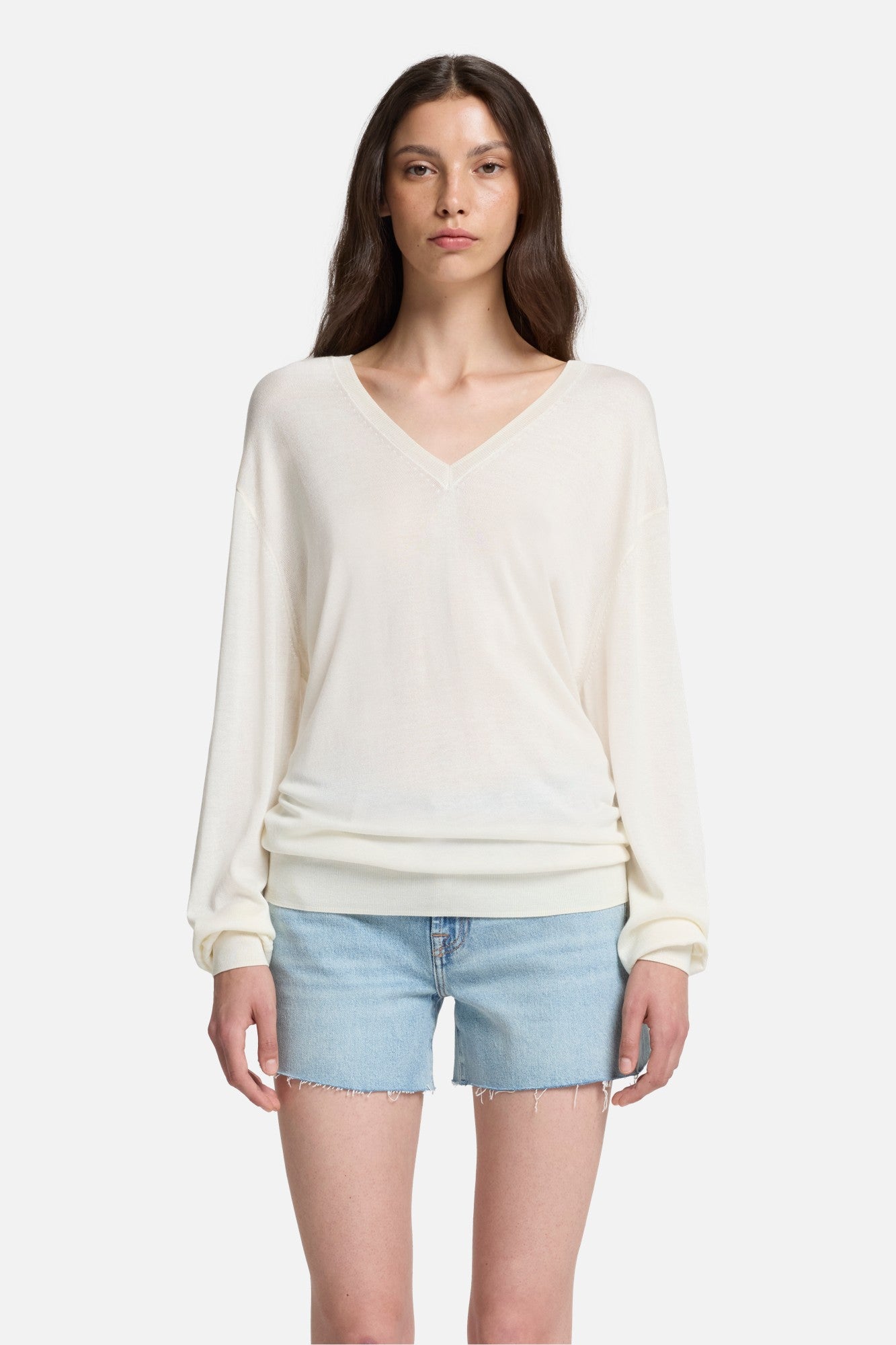 7-for-all-mankind-seidenmix-v-neck-pullover-in-ivory image 3