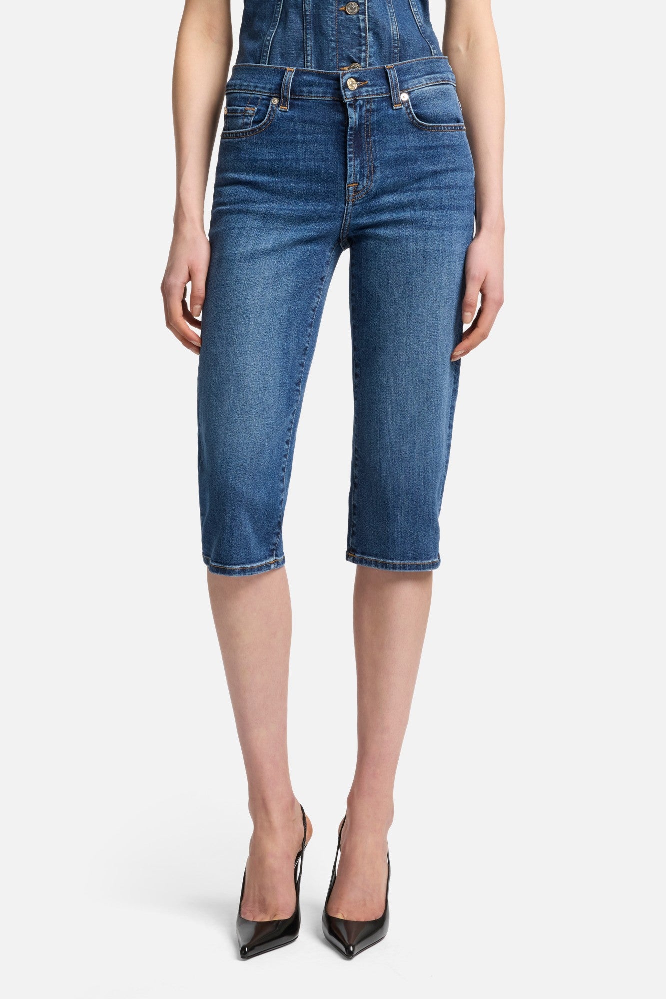 7-for-all-mankind-slim-illusion-capri-jeans-soho-light image 3