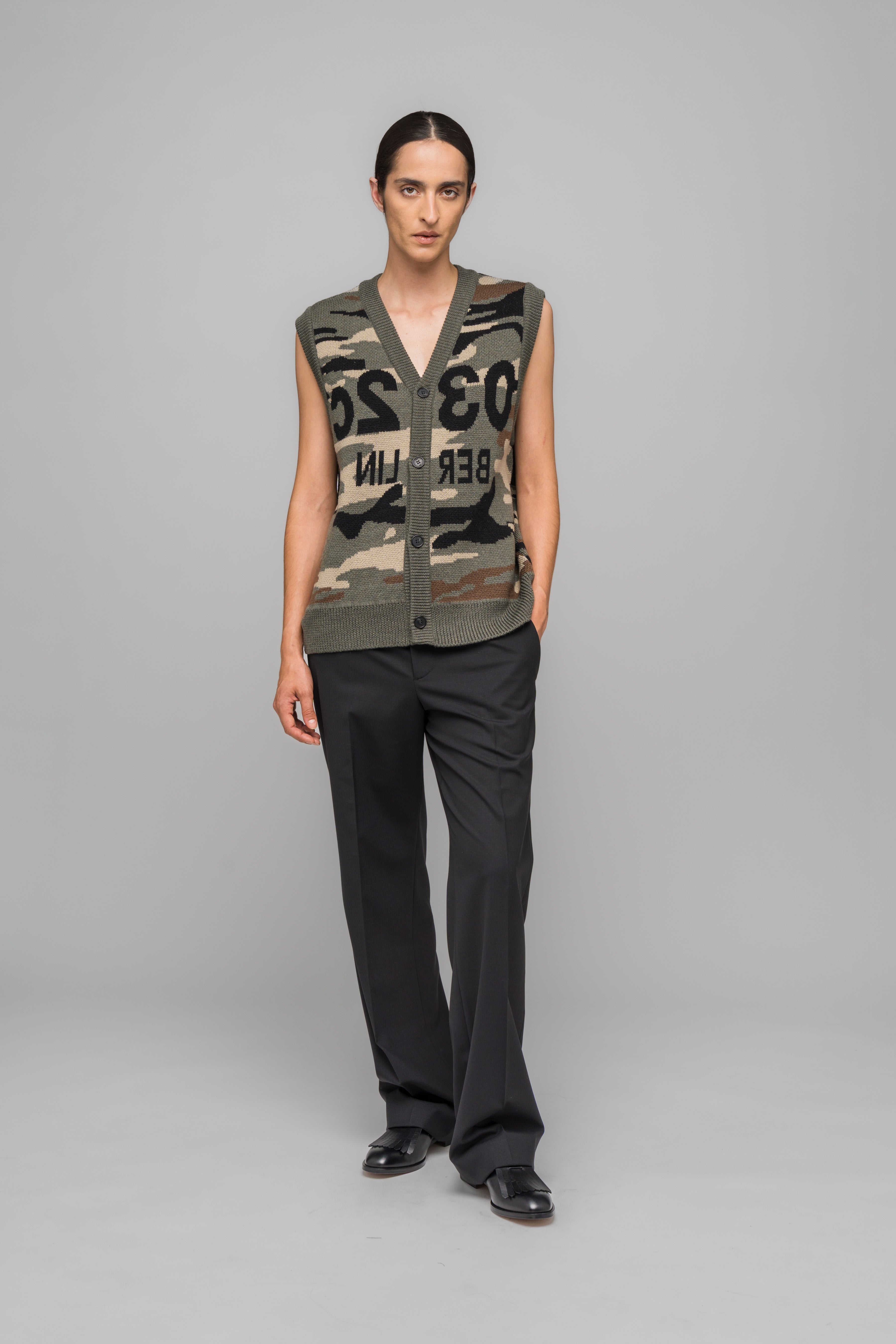 032c-selfie-weste-camo-merino-damen image 1