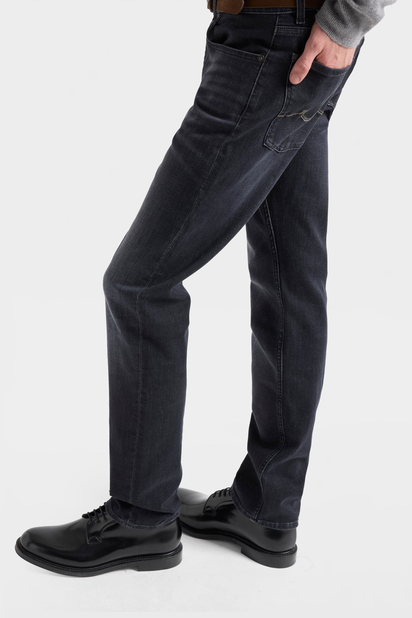 7-for-all-mankind-slimmy-luxe-performance-soot-herren-jeans image 6