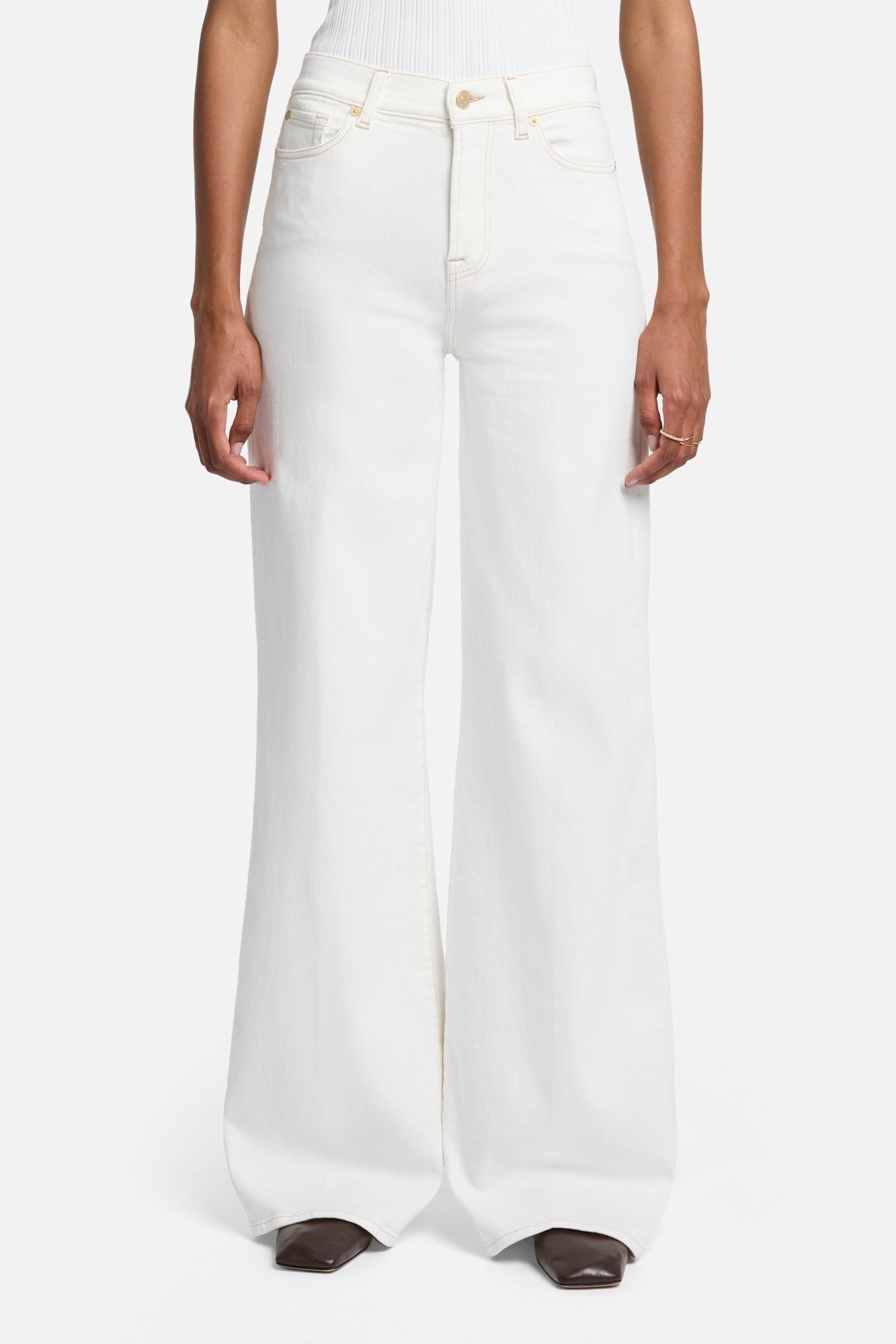 7-for-all-mankind-luxe-vintage-lotta-sugar-white-jeans image 3