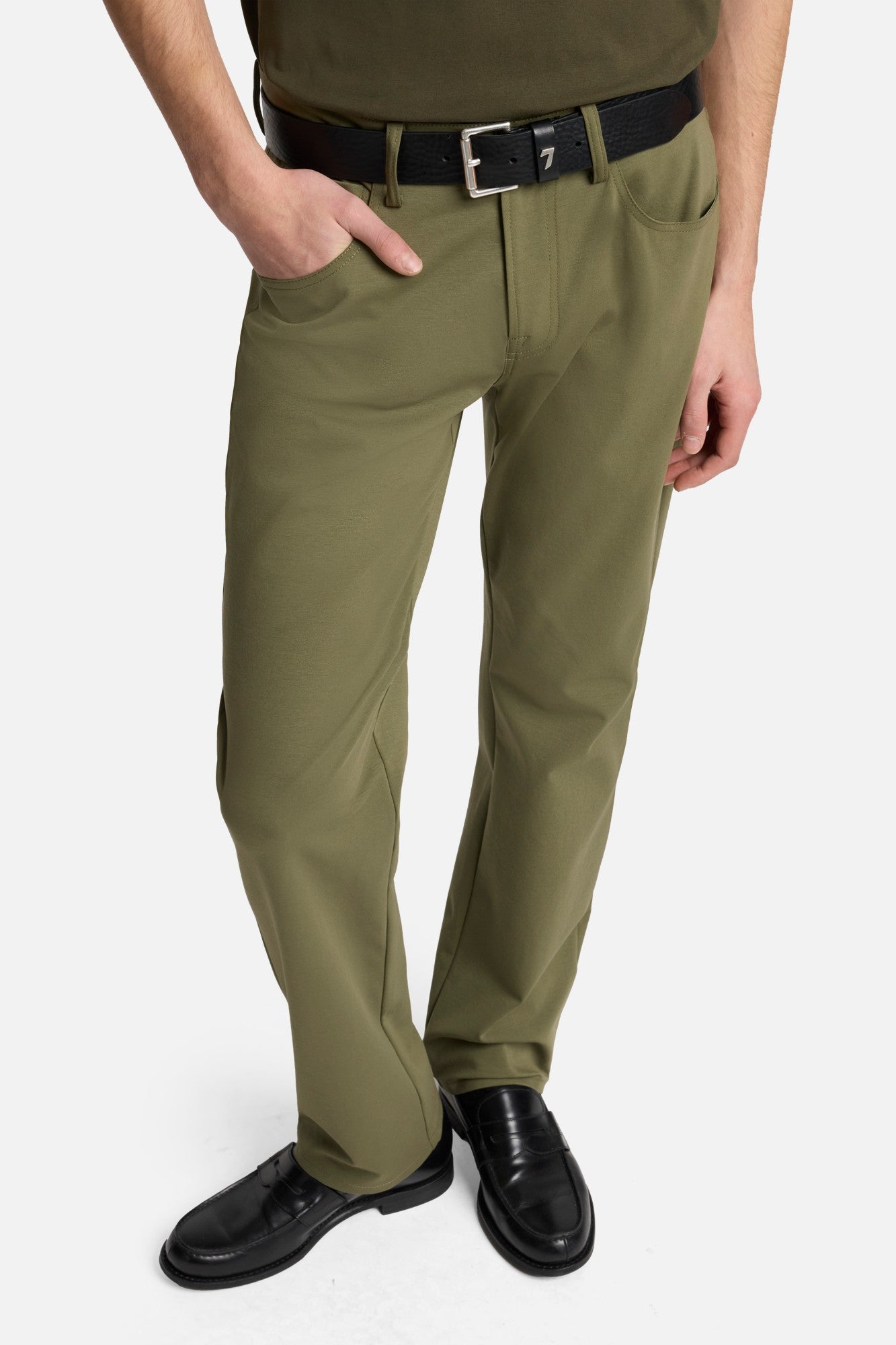 7-for-all-mankind-luxe-performance-knit-the-straight-hose-in-army image 7