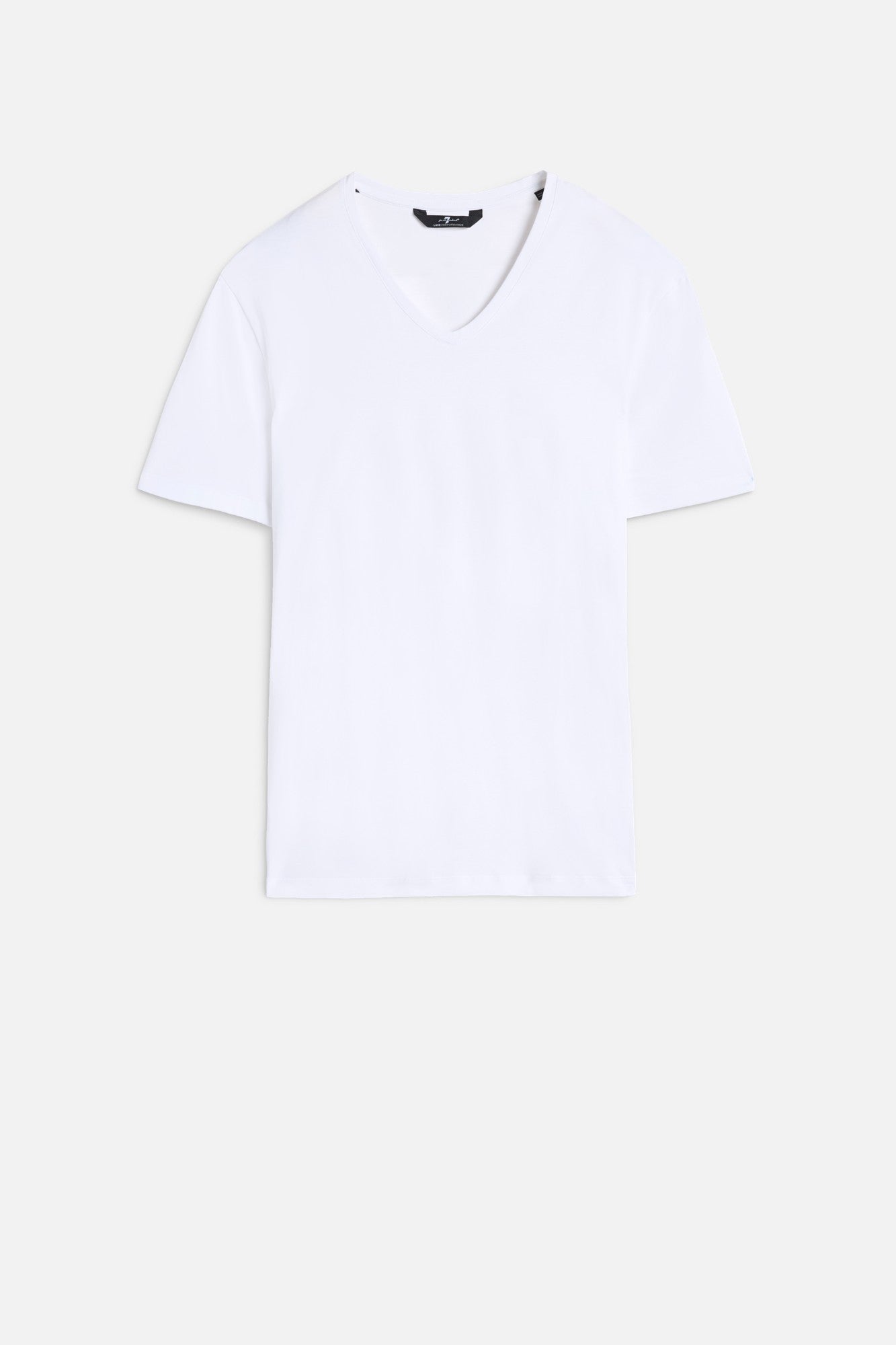 7-for-all-mankind-luxe-performance-v-neck-tee-in-white-herren-t-shirt image 1
