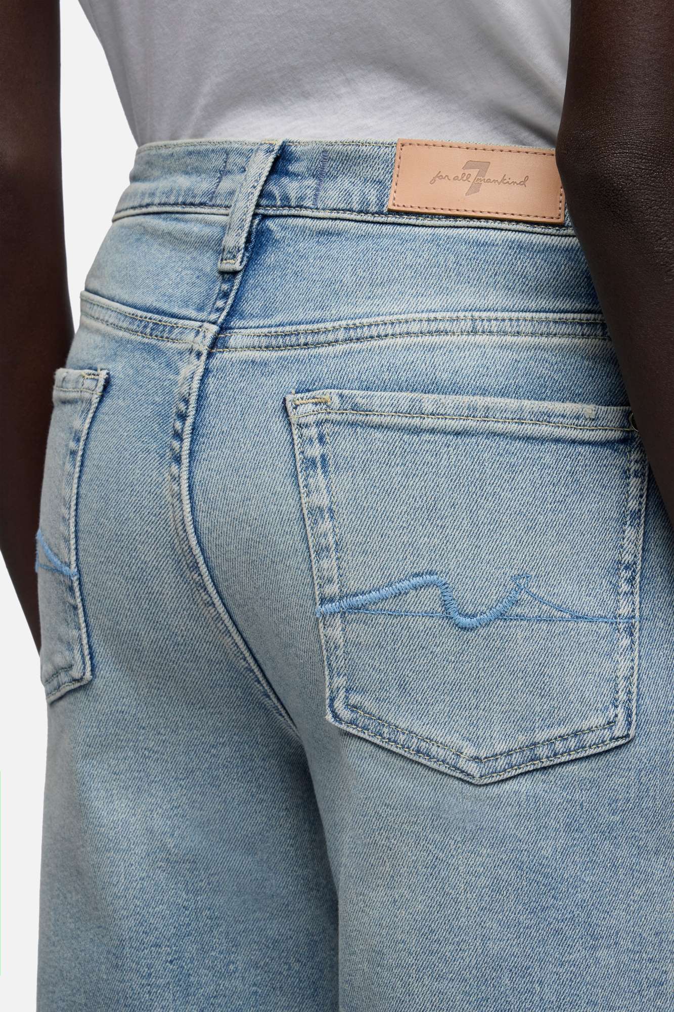 7-for-all-mankind-luxe-vintage-cropped-alexa-must-damen-straight-jeans-hellblau image 4