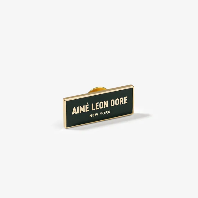 aim-leon-dore-graphic-pin-gr-ner-emaille-pin-aus-messing image 1