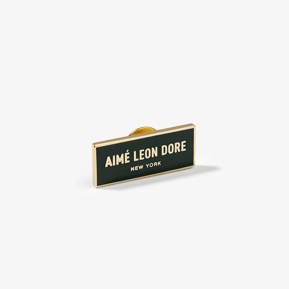 aim-leon-dore-graphic-pin-gr-ner-emaille-pin-aus-messing image 1