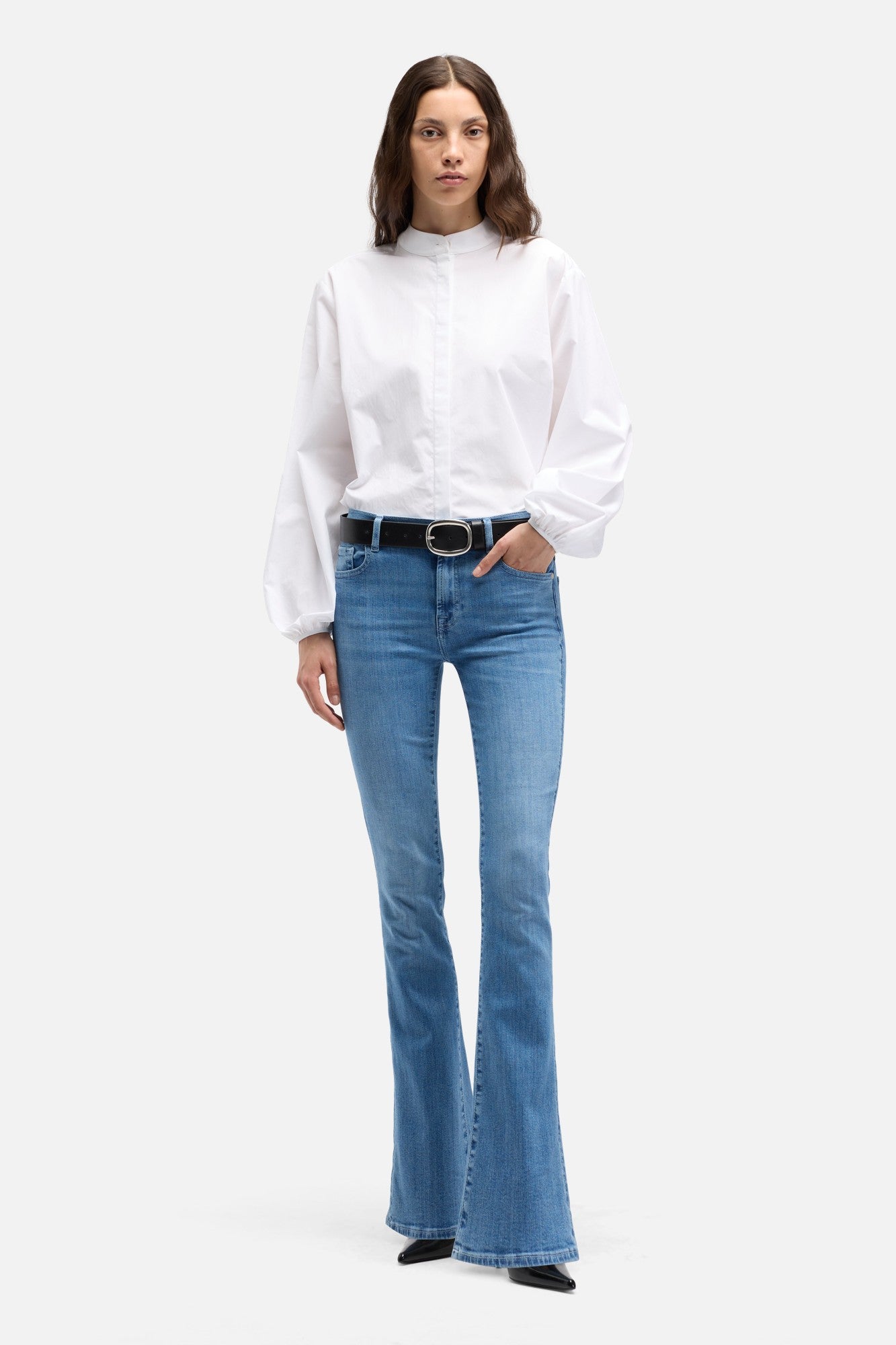 7-for-all-mankind-bootcut-slim-illusion-iceflow-jeans image 2