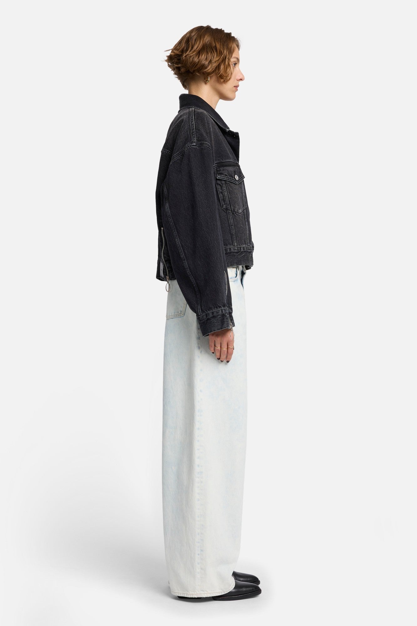 7-for-all-mankind-mankind-oli-cropped-trucker-jacke-hustle-schwarz image 5