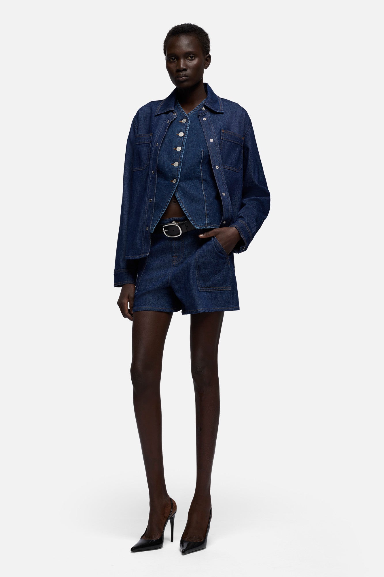 7-for-all-mankind-utility-kori-short-damen-denim-shorts-in-weightless-halona image 2