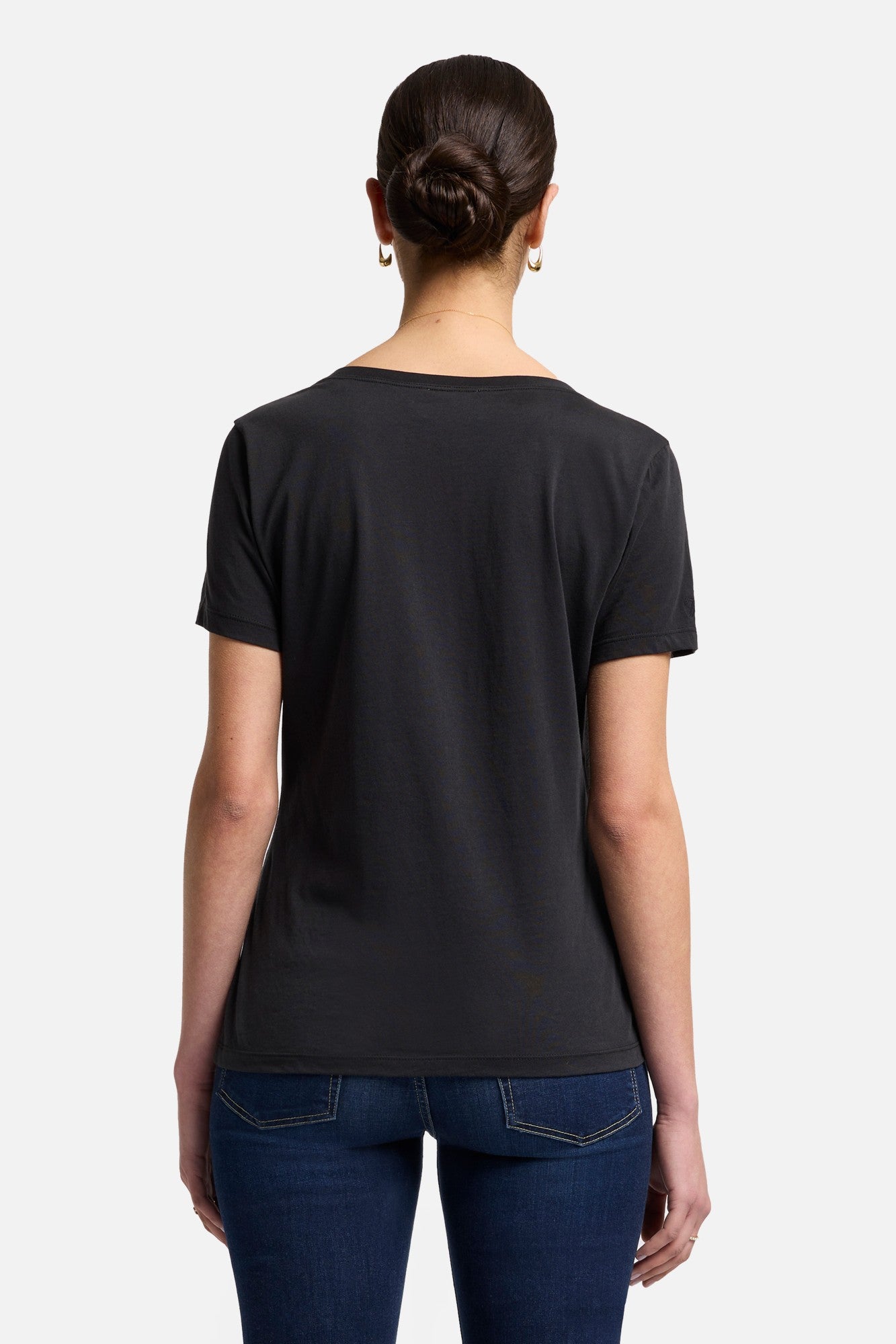 7-for-all-mankind-pima-cotton-easy-v-neck-t-shirt-in-moonless-night image 4