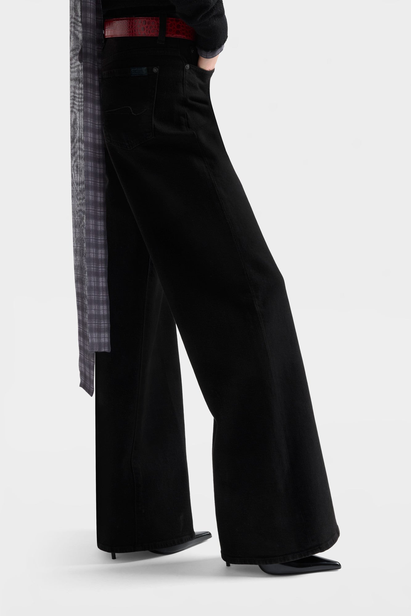 7-for-all-mankind-lotta-nightwood-damen-wide-leg-jeans-schwarz image 6
