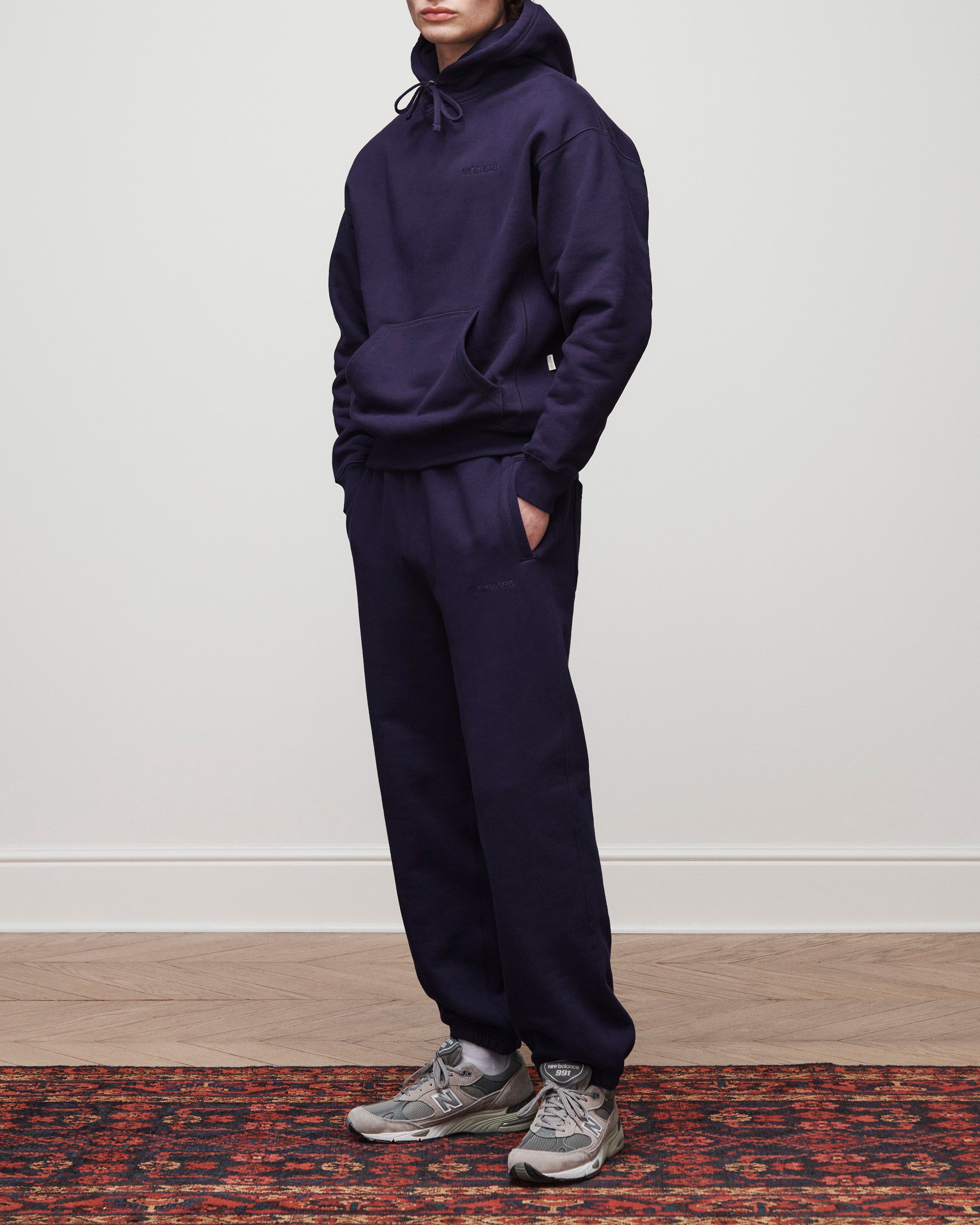 aim-leon-dore-tonal-logo-sweatpants-navy image 3