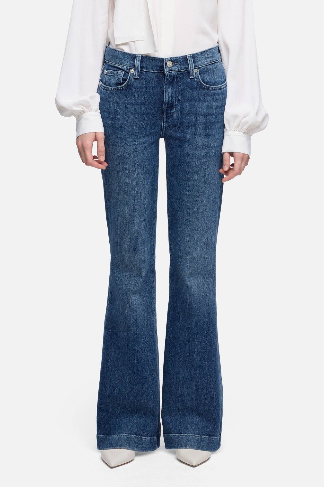 7-for-all-mankind-tailorless-dojo-flare-jeans-in-denim-flux image 3