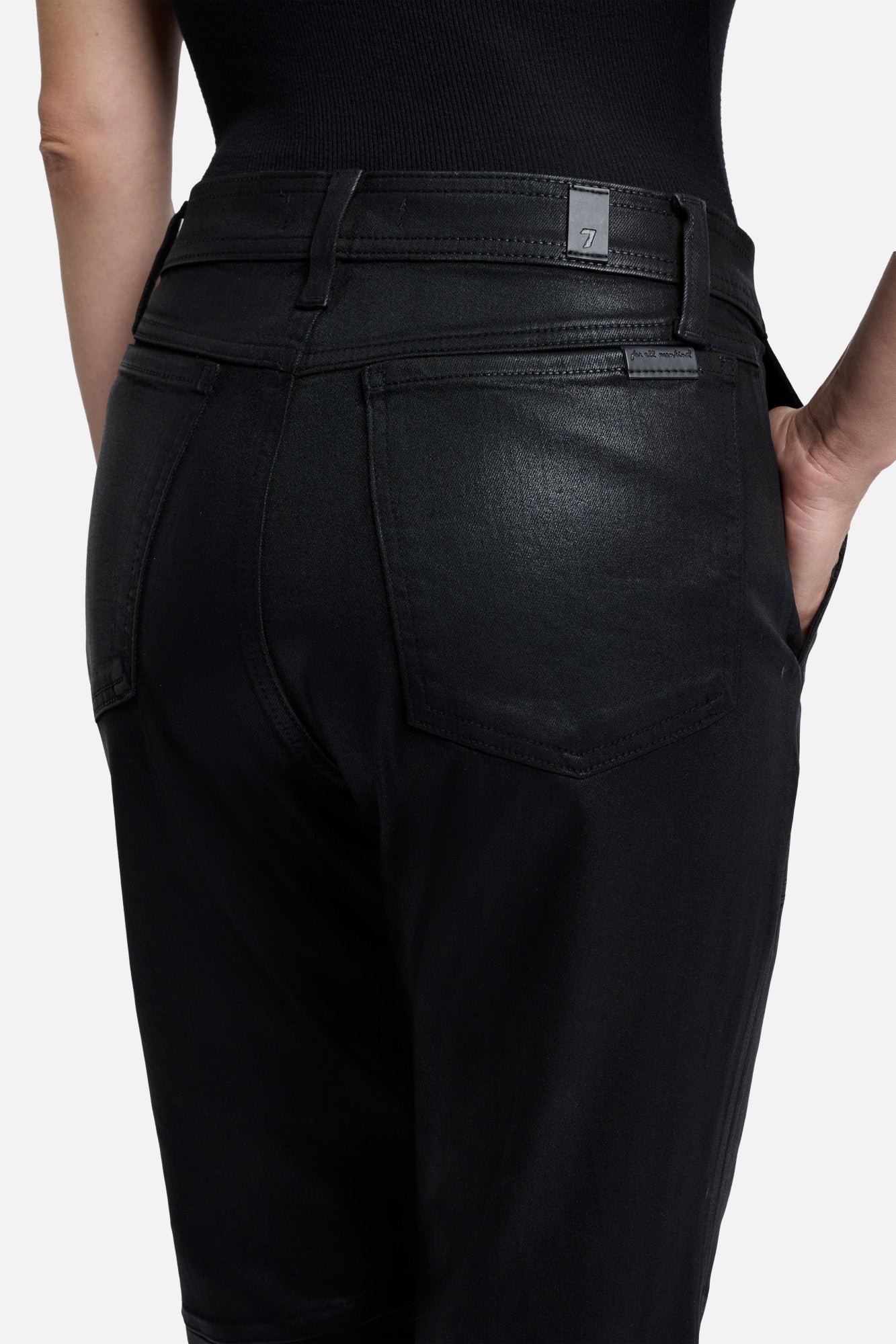 7-for-all-mankind-darted-boyfriend-jogger-coated-damen-jeans-in-black image 3