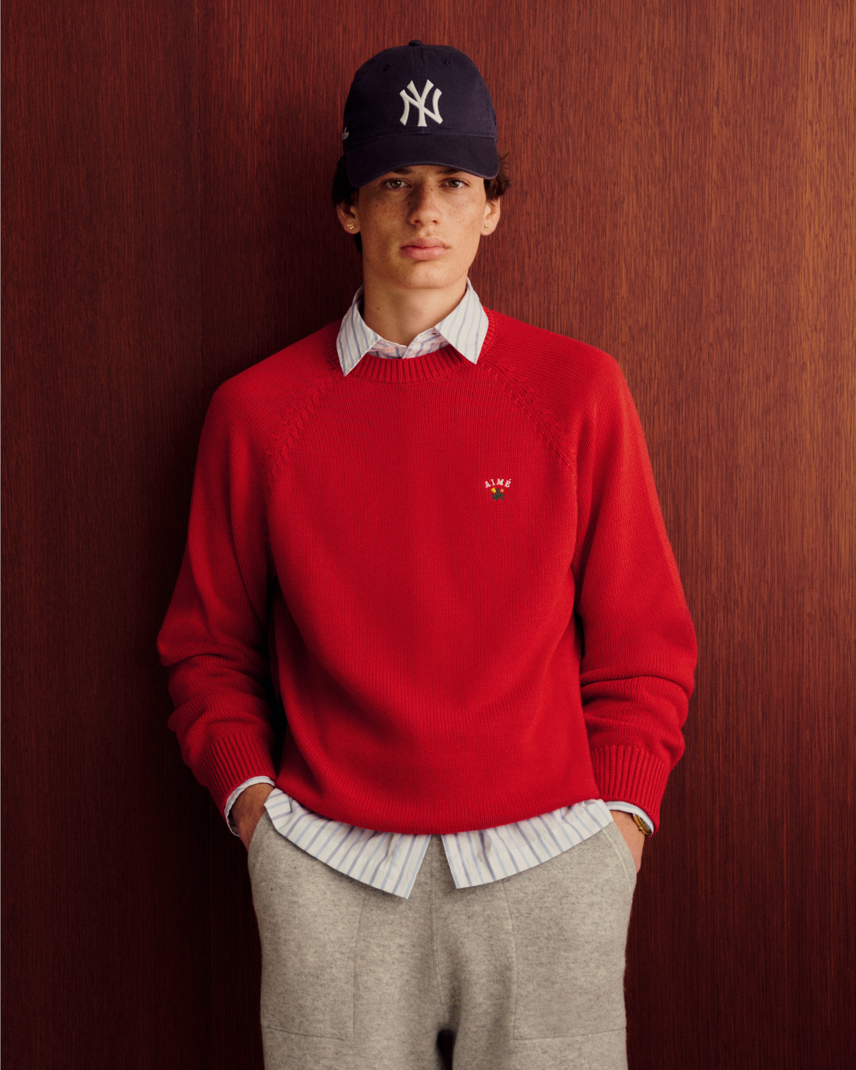 aim-leon-dore-crest-raglan-sweater-rot-baumwoll-strickpullover image 3