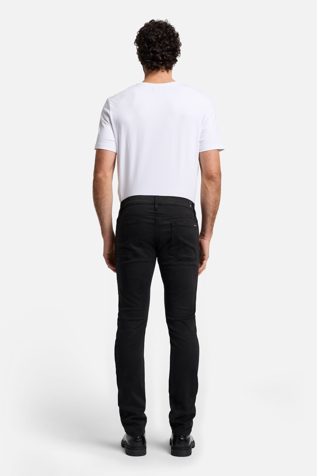 7-for-all-mankind-luxe-performance-plus-paxtyn-skinny-jeans-in-black image 4